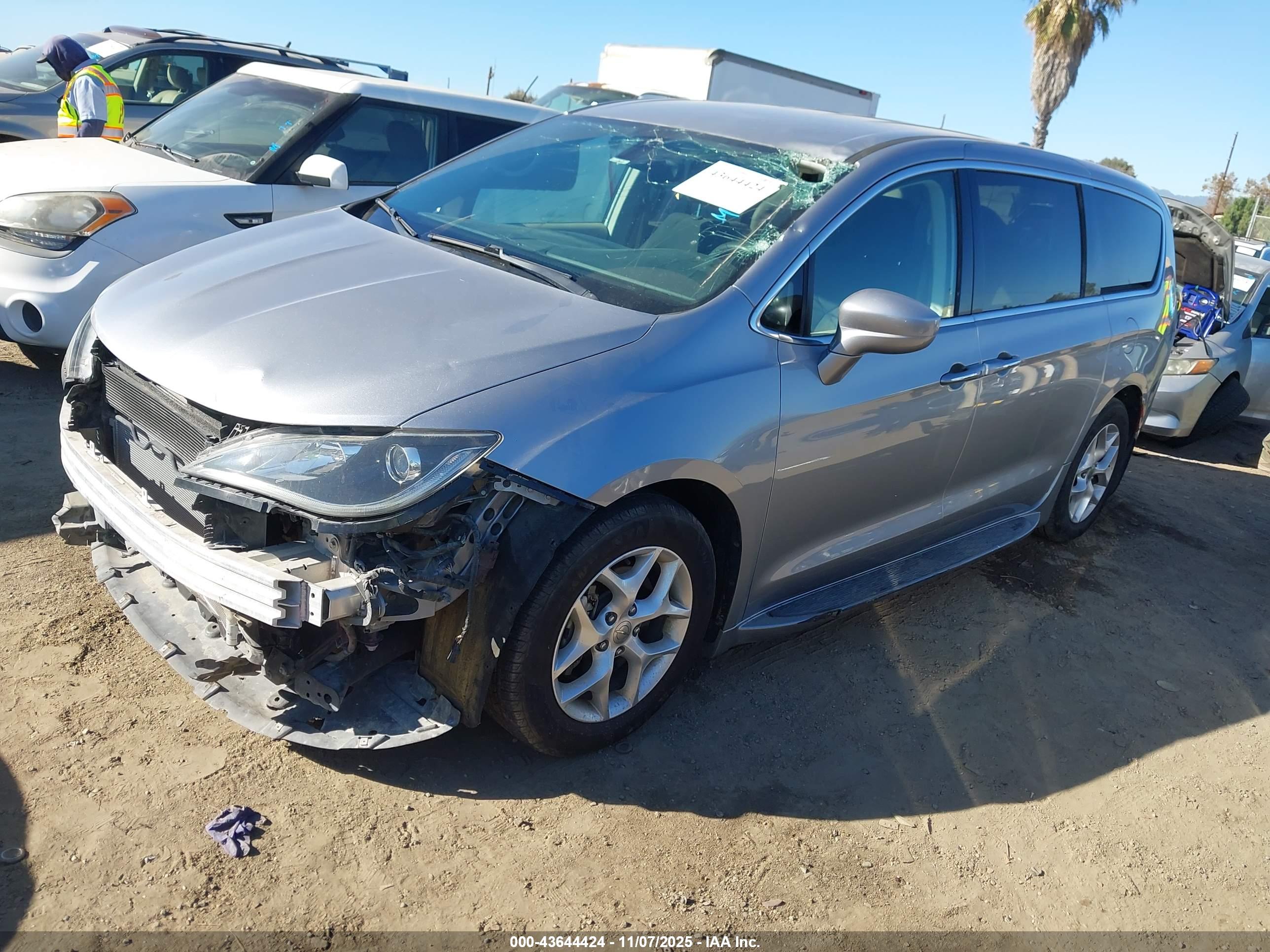 CHRYSLER PACIFICA image 2