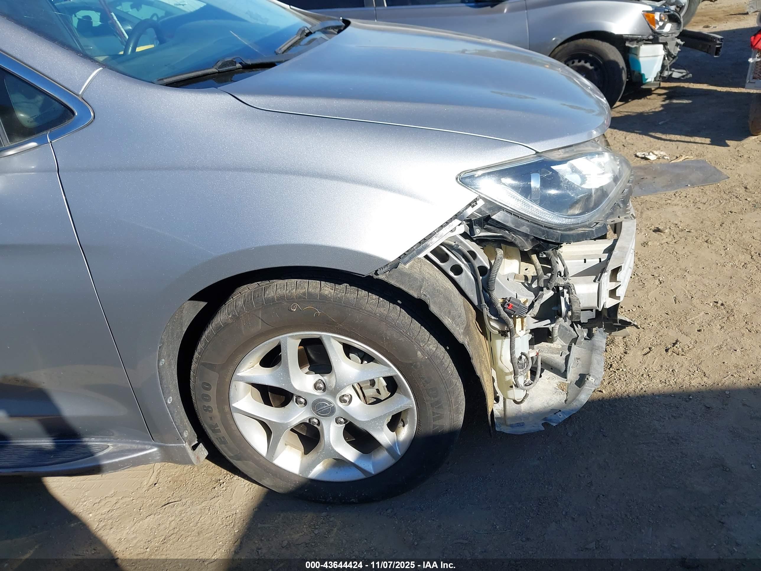 CHRYSLER PACIFICA image 6