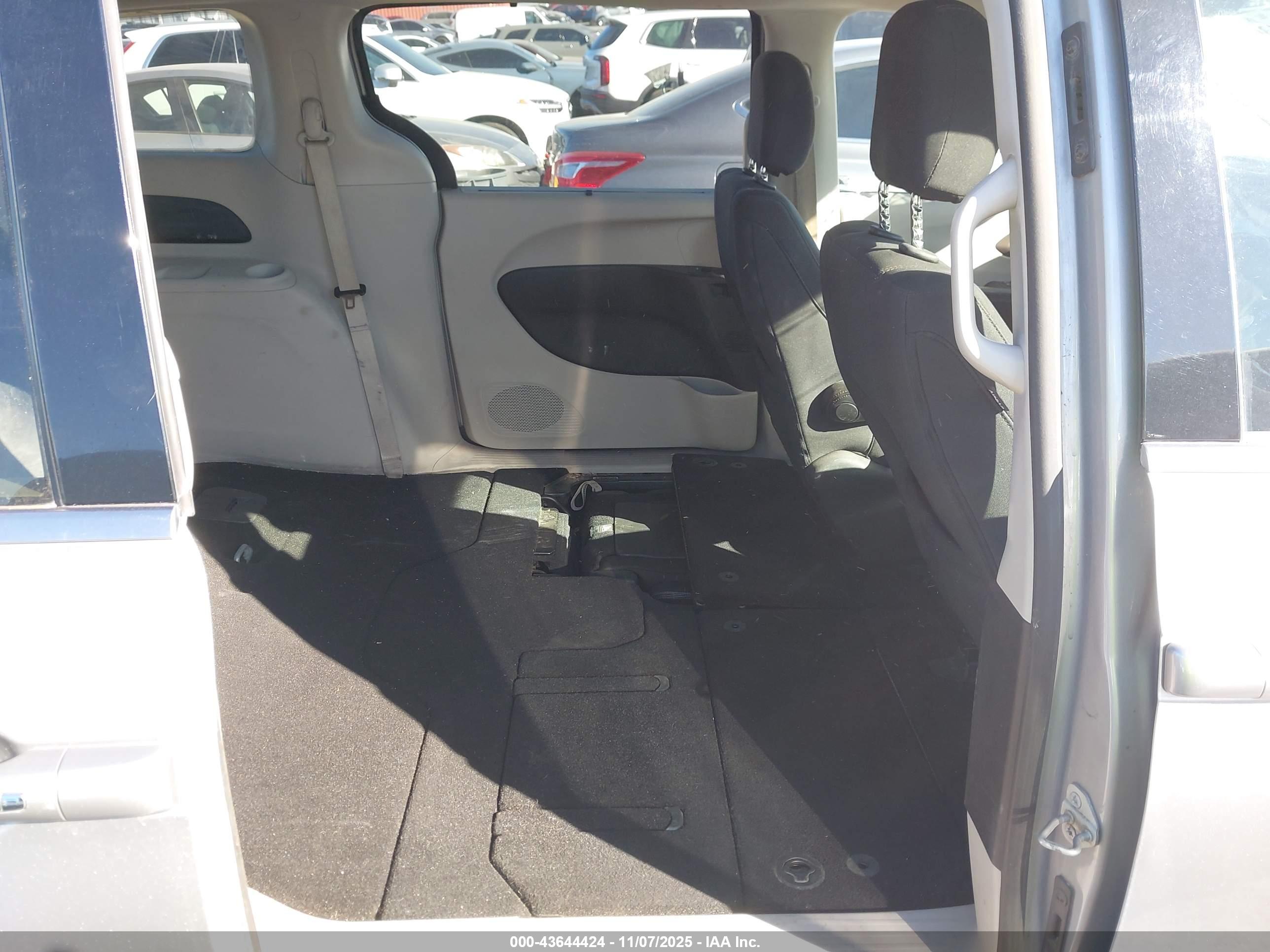 CHRYSLER PACIFICA image 8