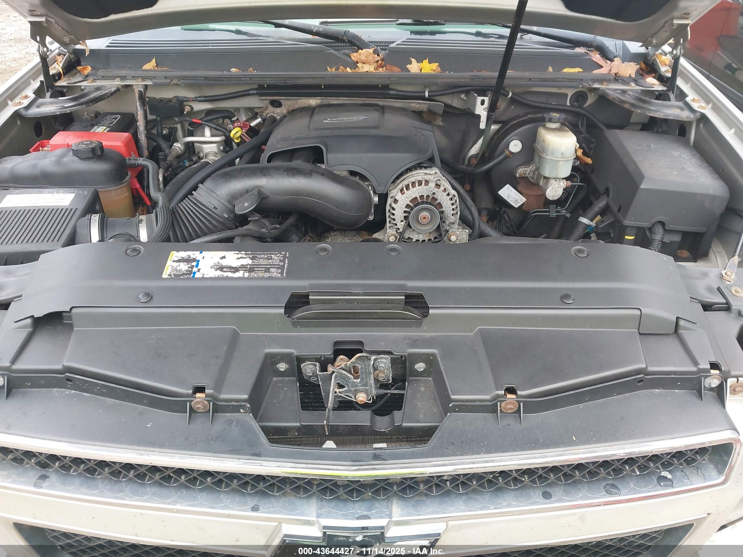 CHEVROLET SUBURBAN image 10