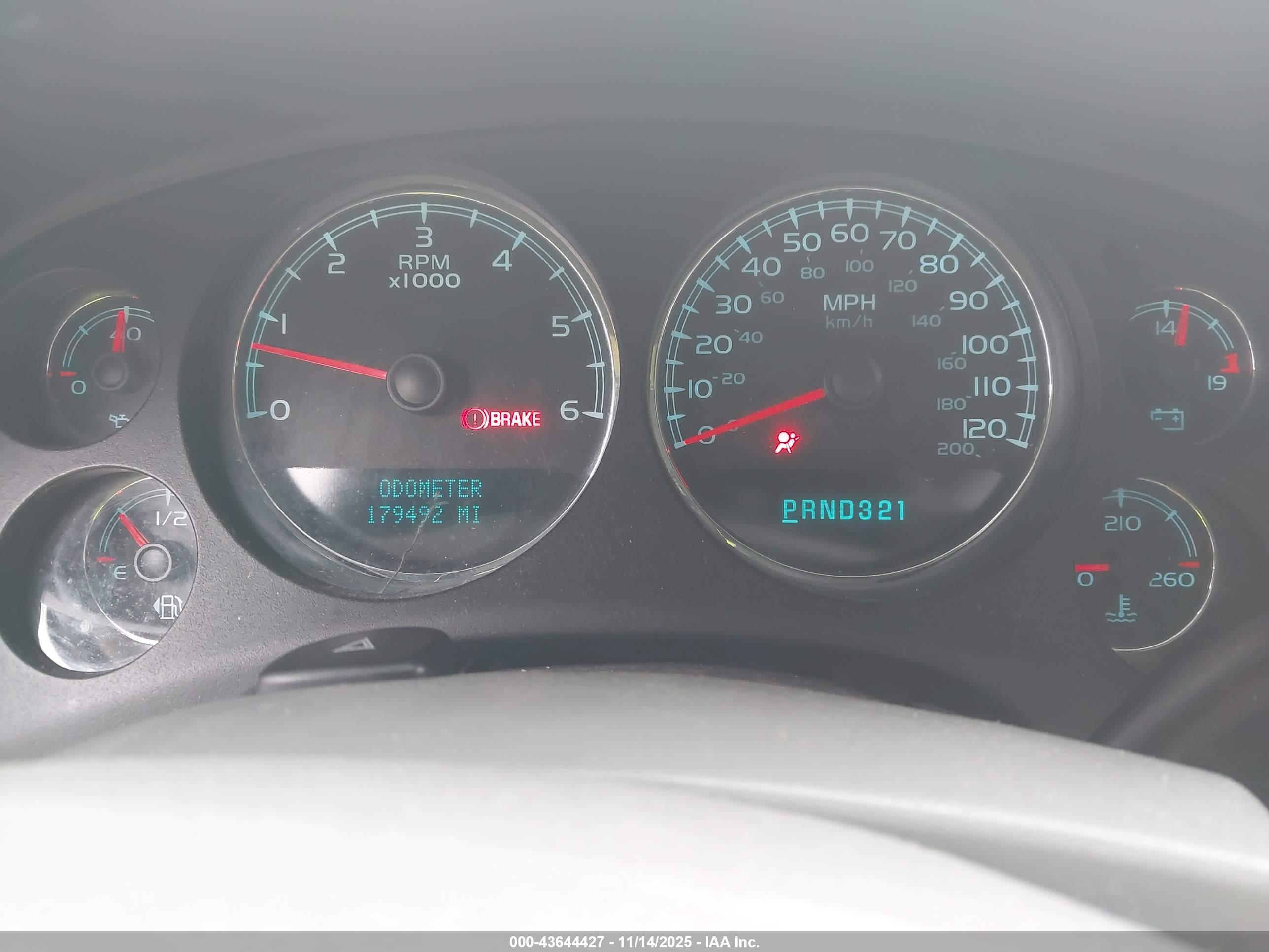CHEVROLET SUBURBAN image 7