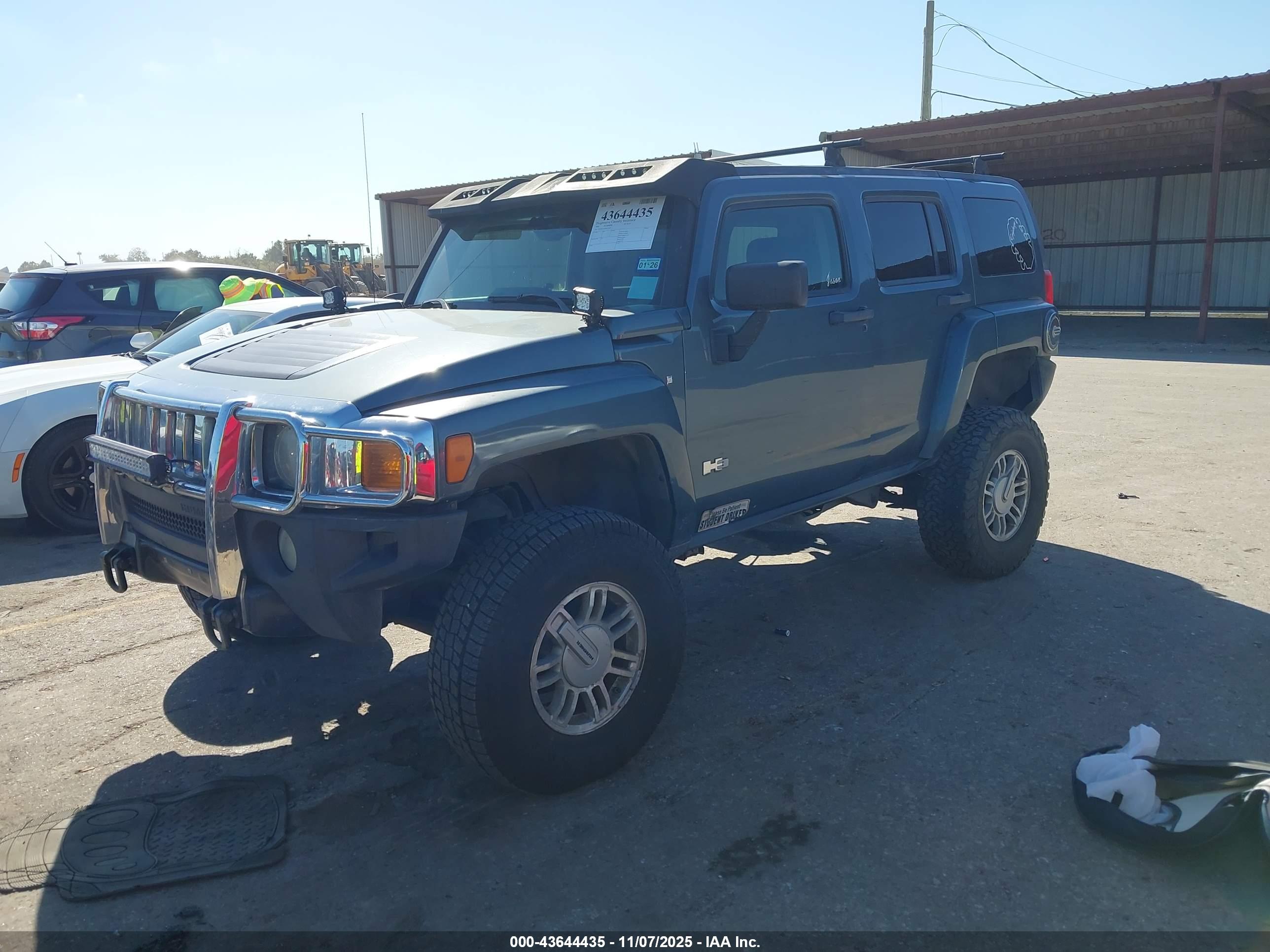 HUMMER H3 image 2