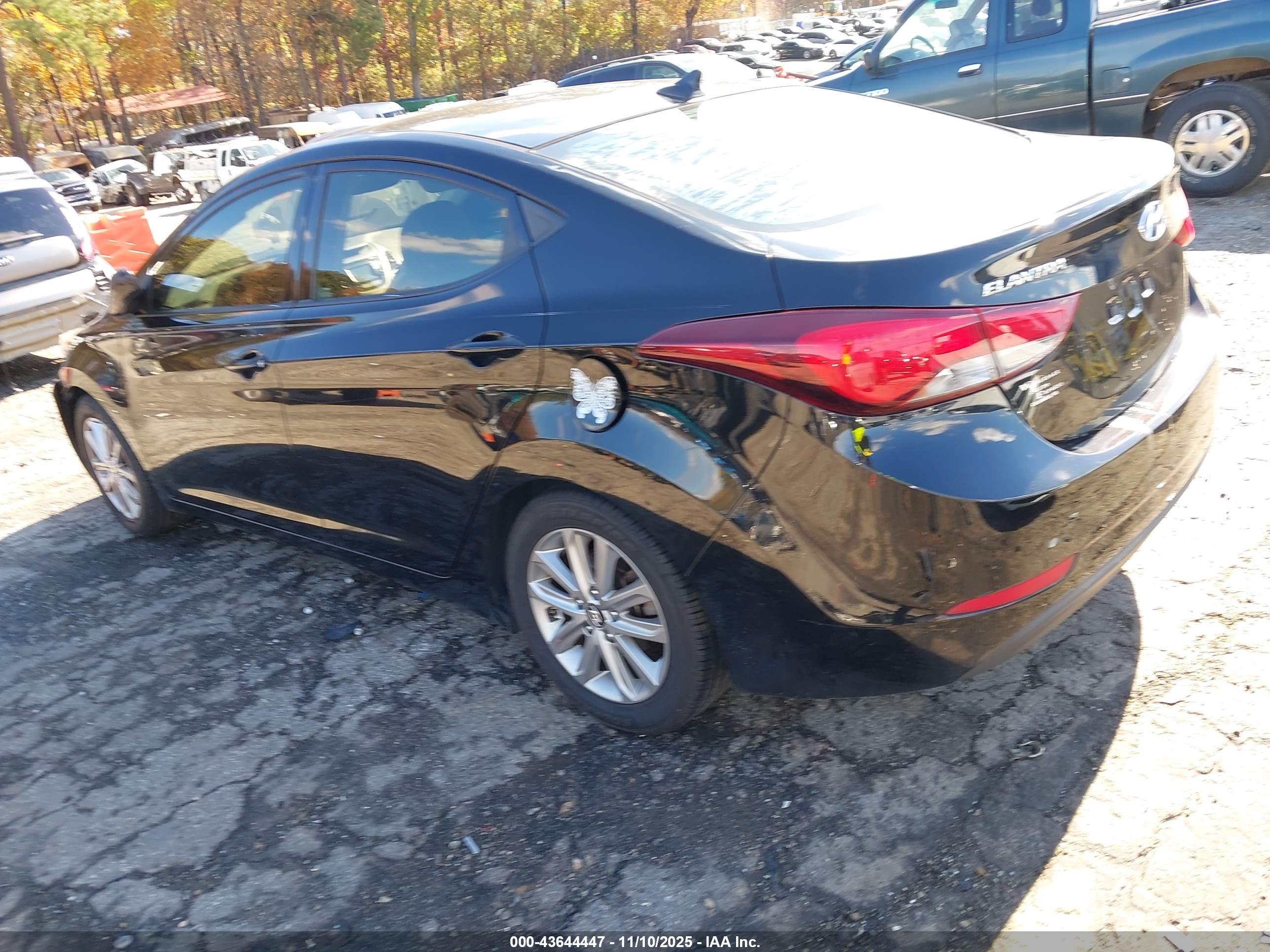 HYUNDAI ELANTRA image 3