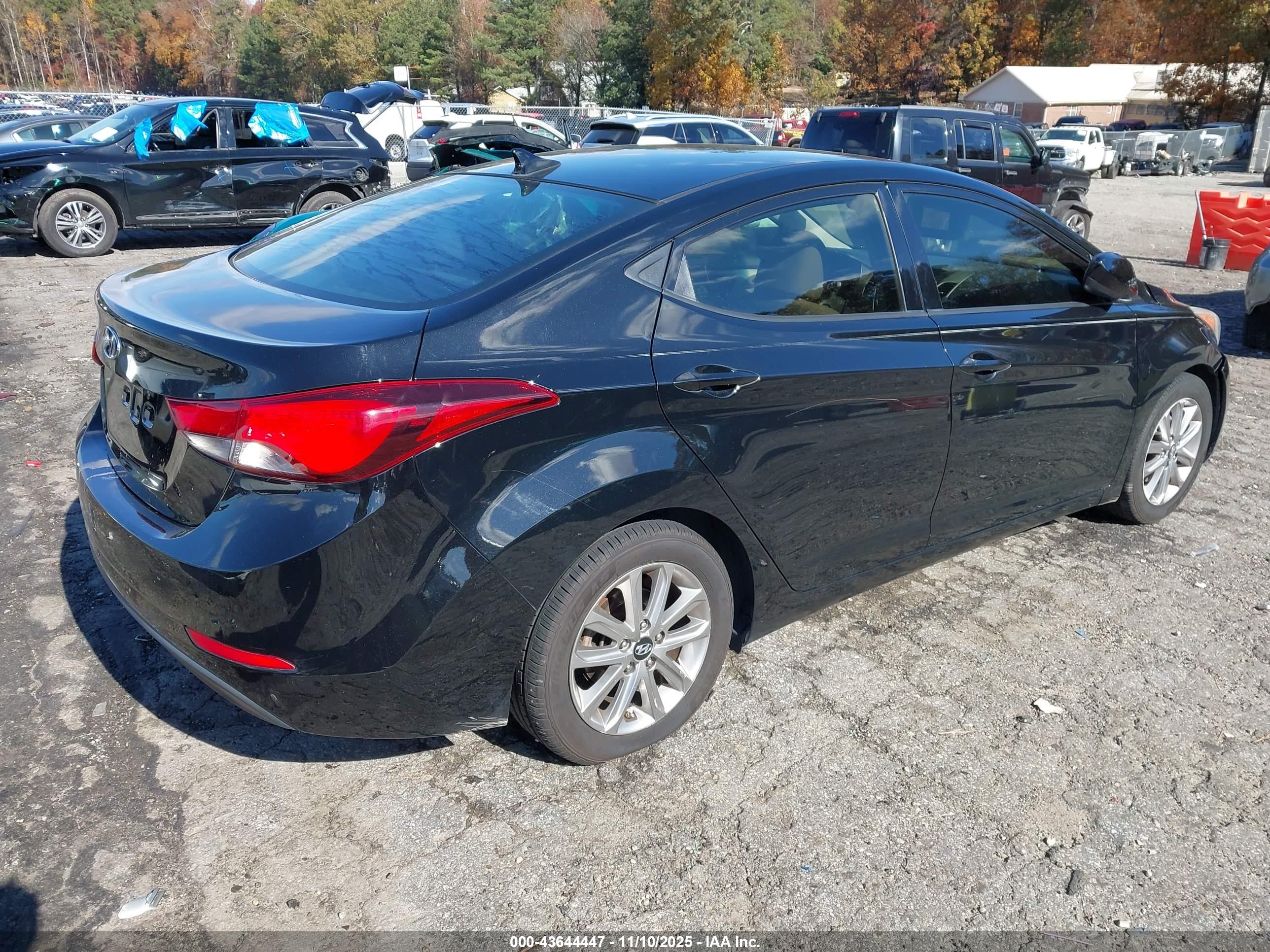 HYUNDAI ELANTRA image 4