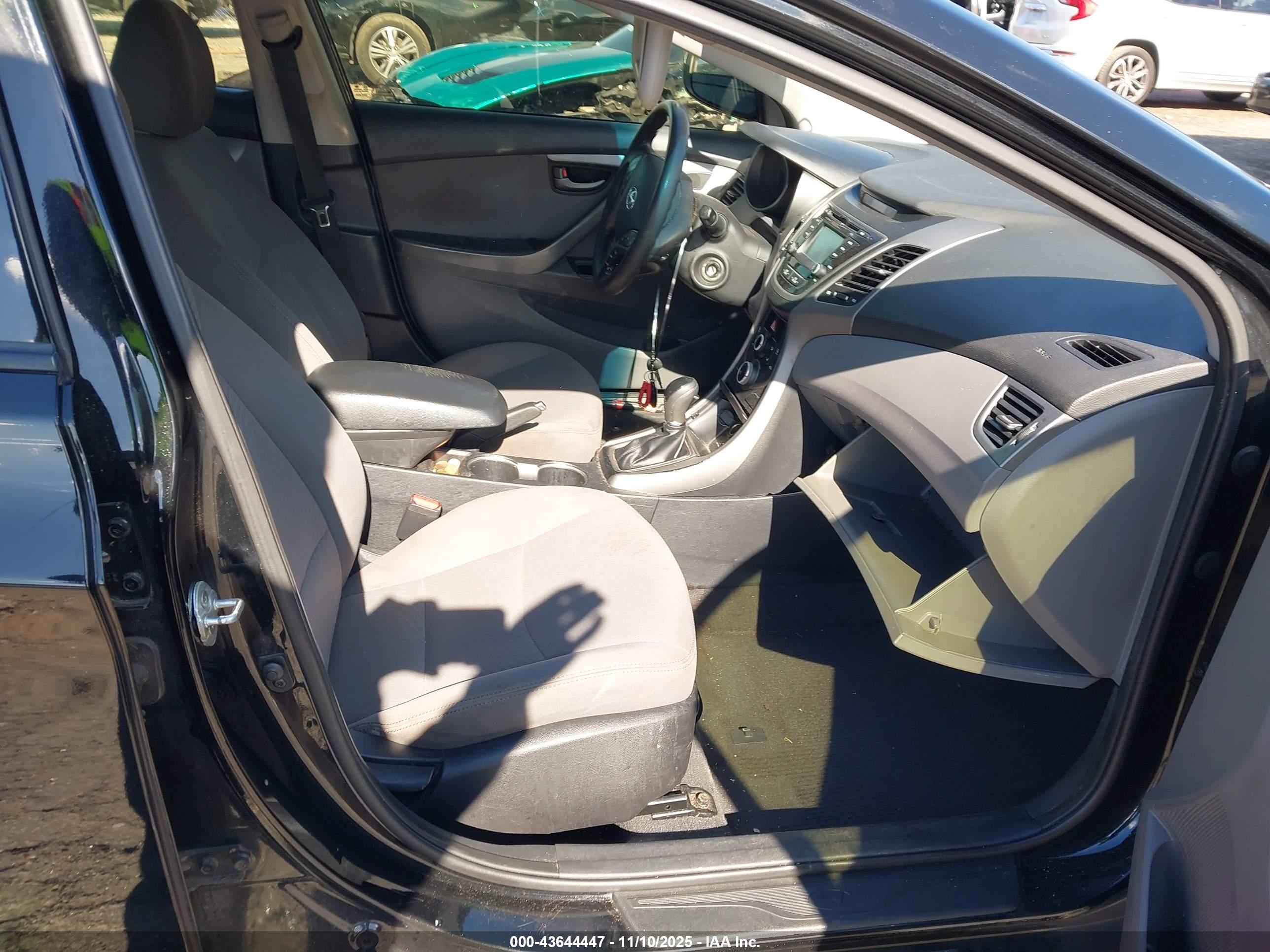 HYUNDAI ELANTRA image 5