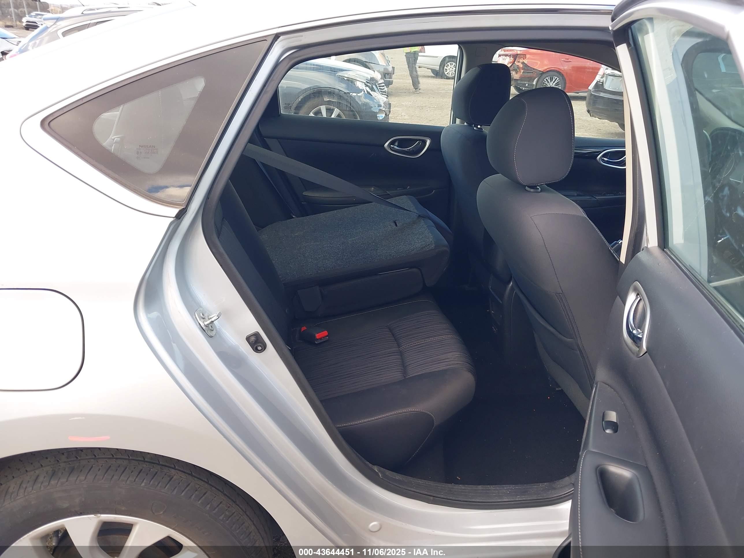 NISSAN SENTRA image 8