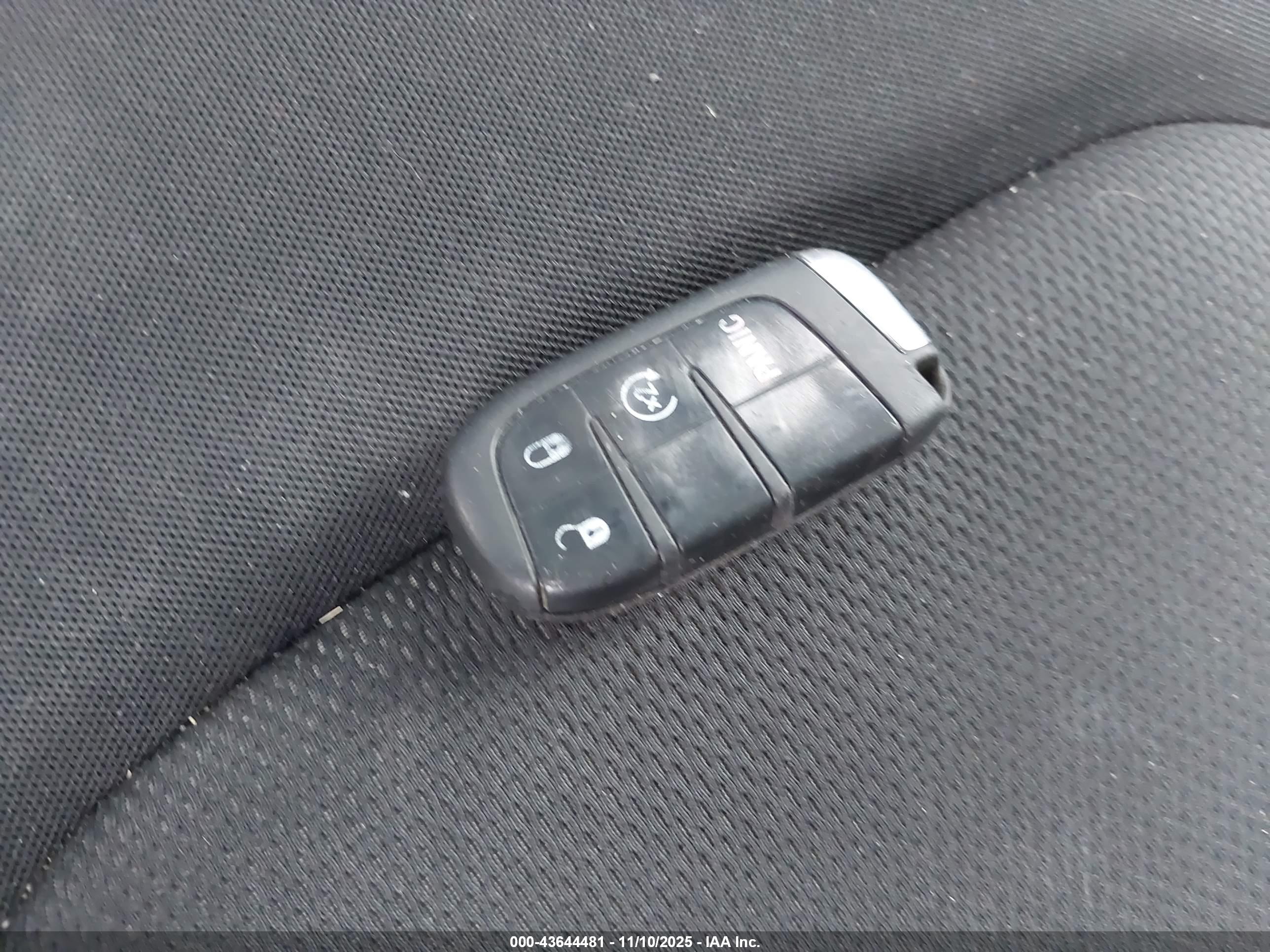JEEP RENEGADE image 11