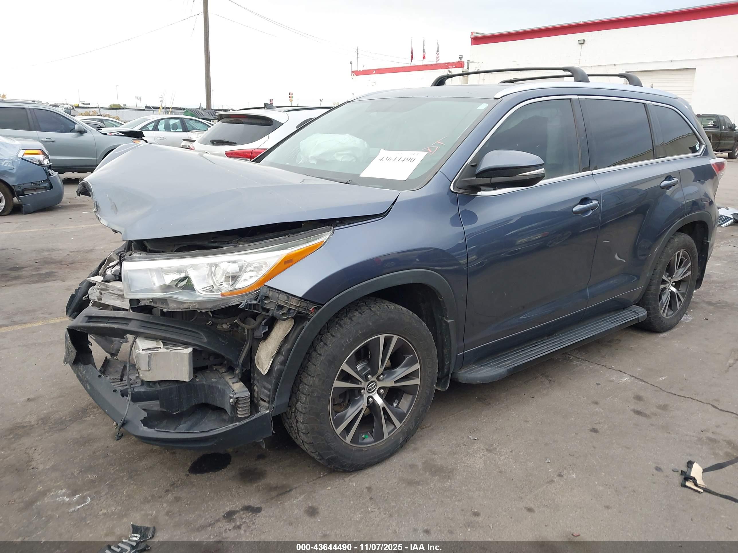 TOYOTA HIGHLANDER image 2