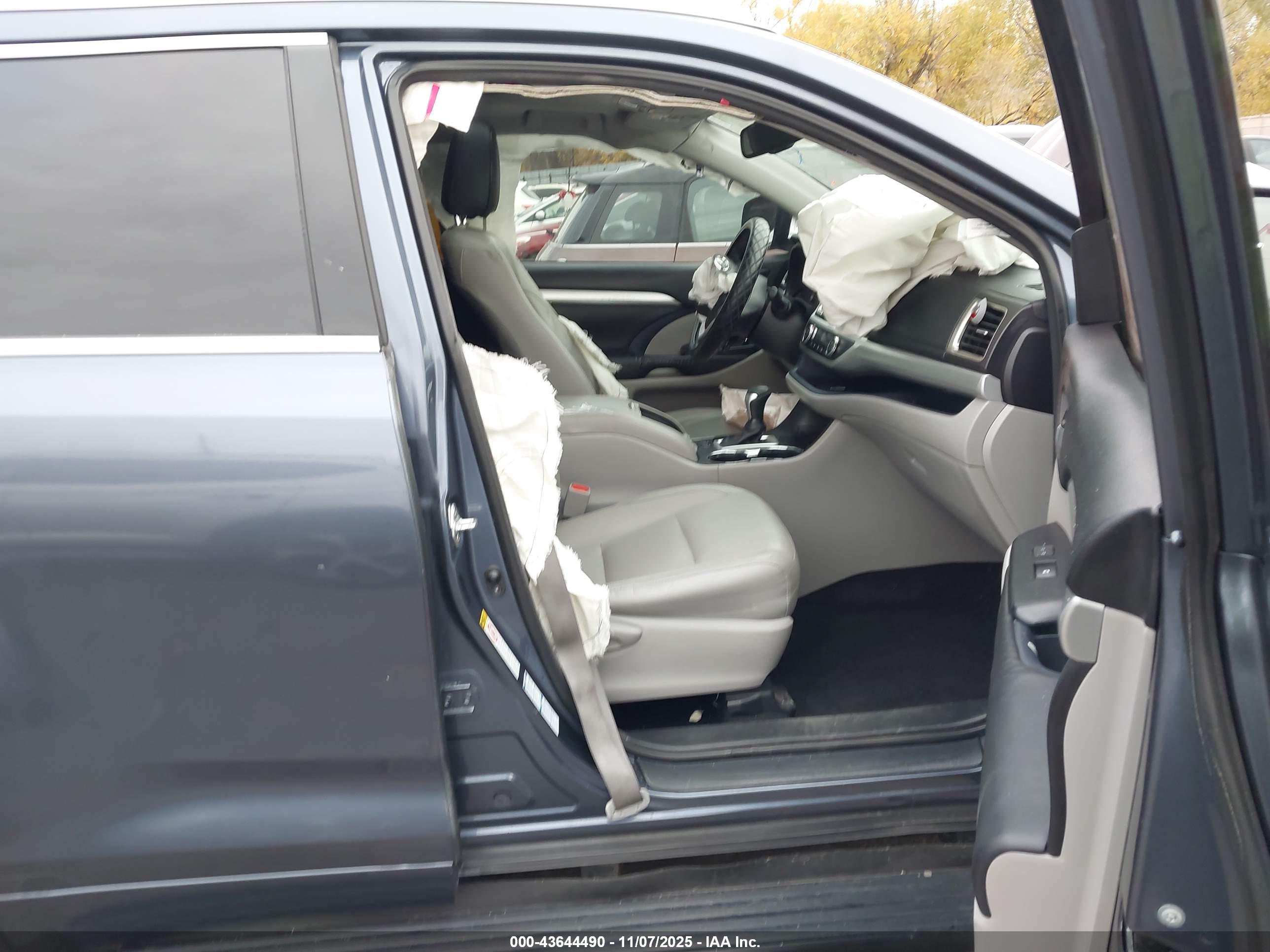 TOYOTA HIGHLANDER image 5