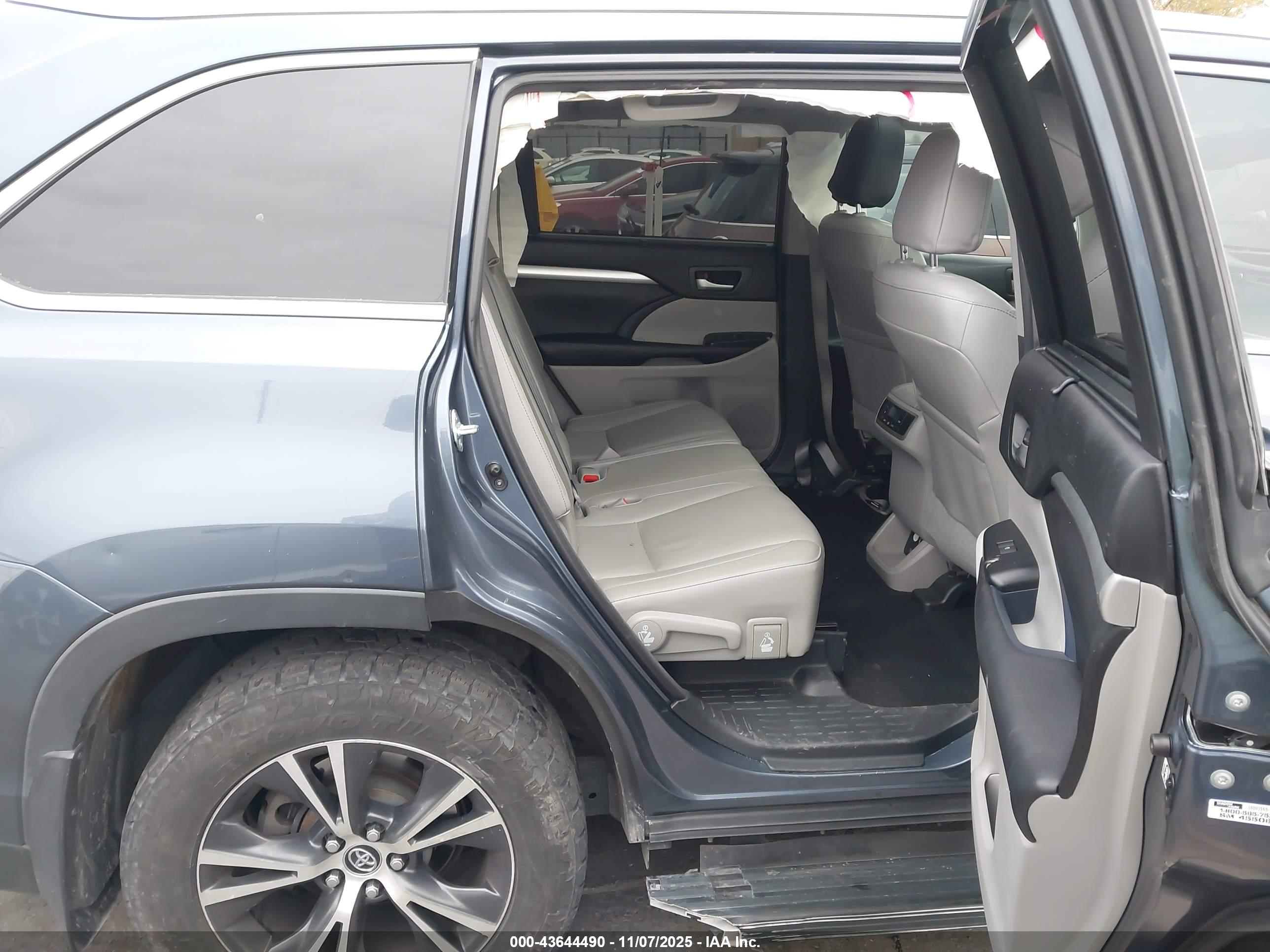 TOYOTA HIGHLANDER image 8