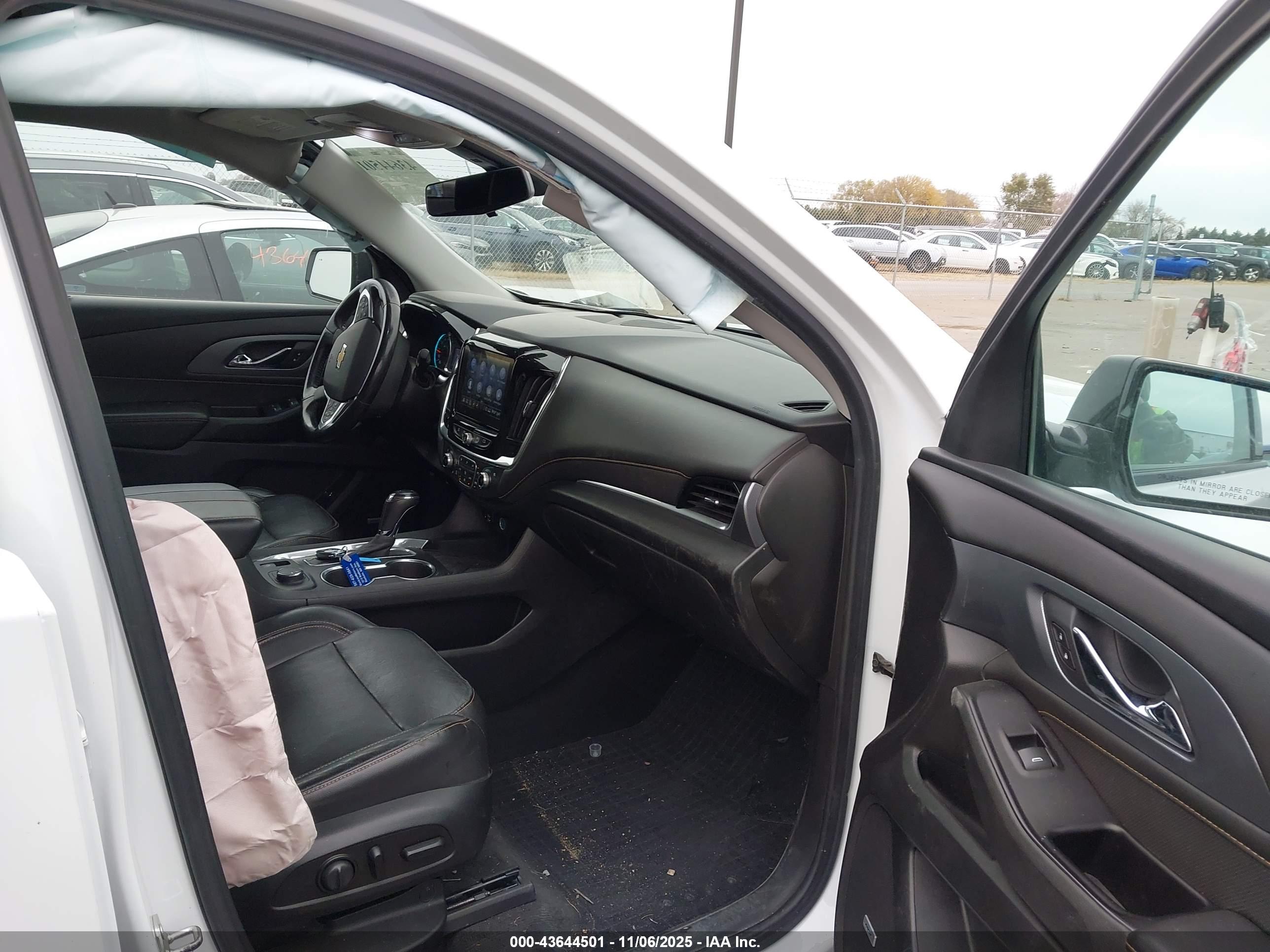 CHEVROLET TRAVERSE image 5
