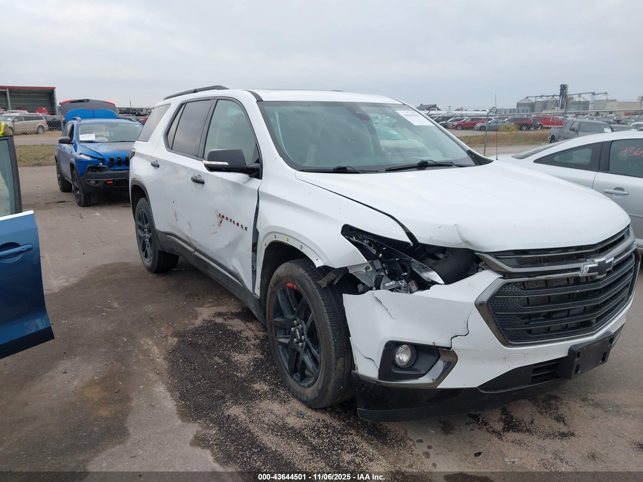 CHEVROLET TRAVERSE image 6