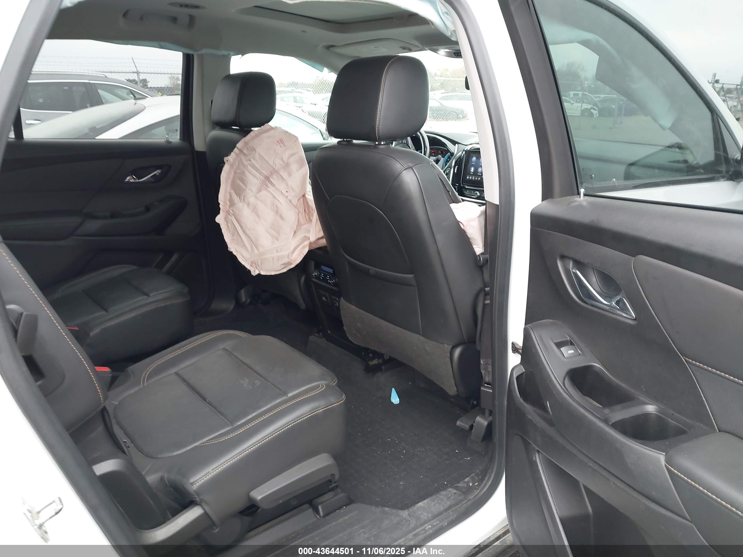 CHEVROLET TRAVERSE image 8