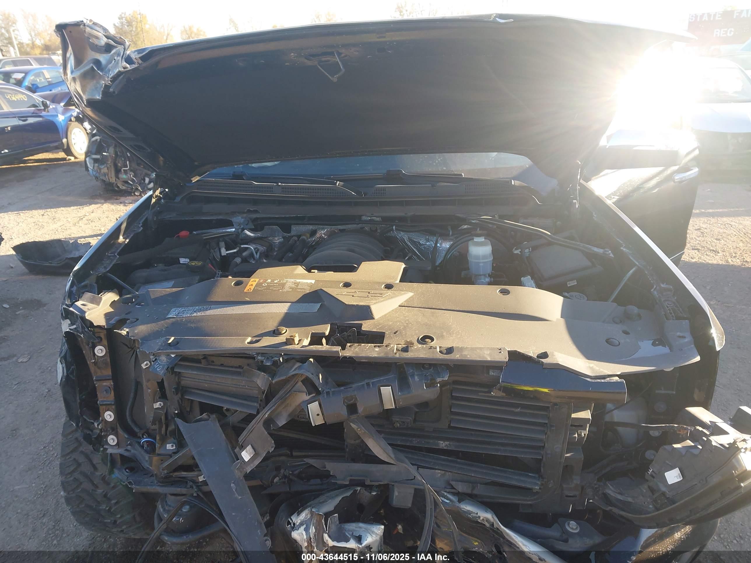 CHEVROLET SILVERADO image 10