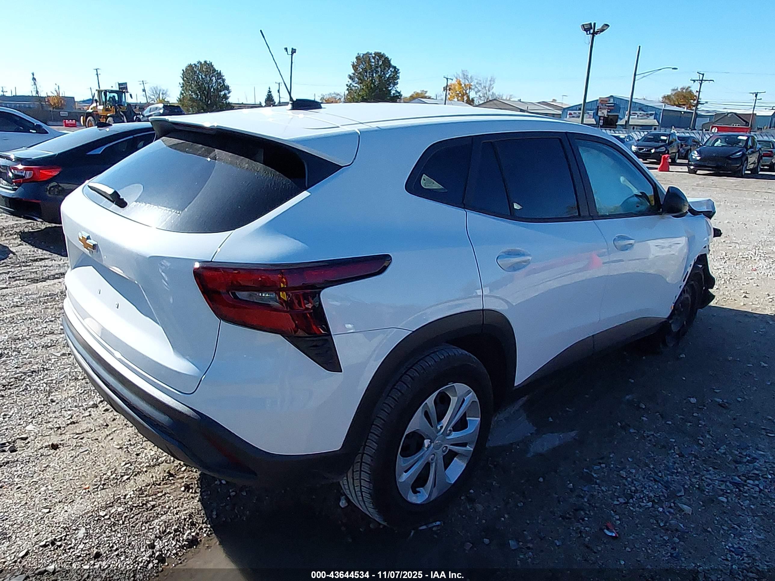 CHEVROLET TRAX image 4