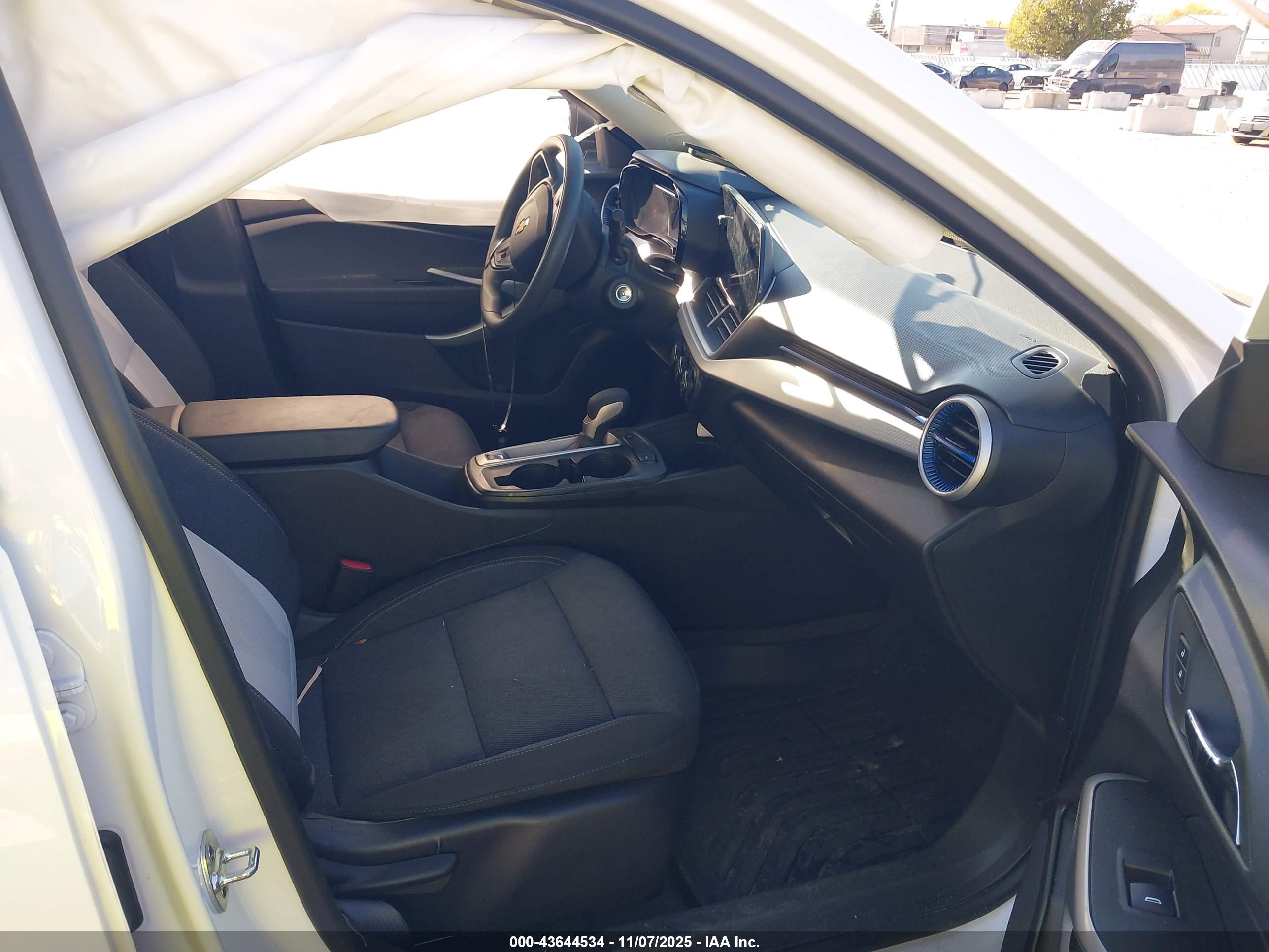 CHEVROLET TRAX image 5