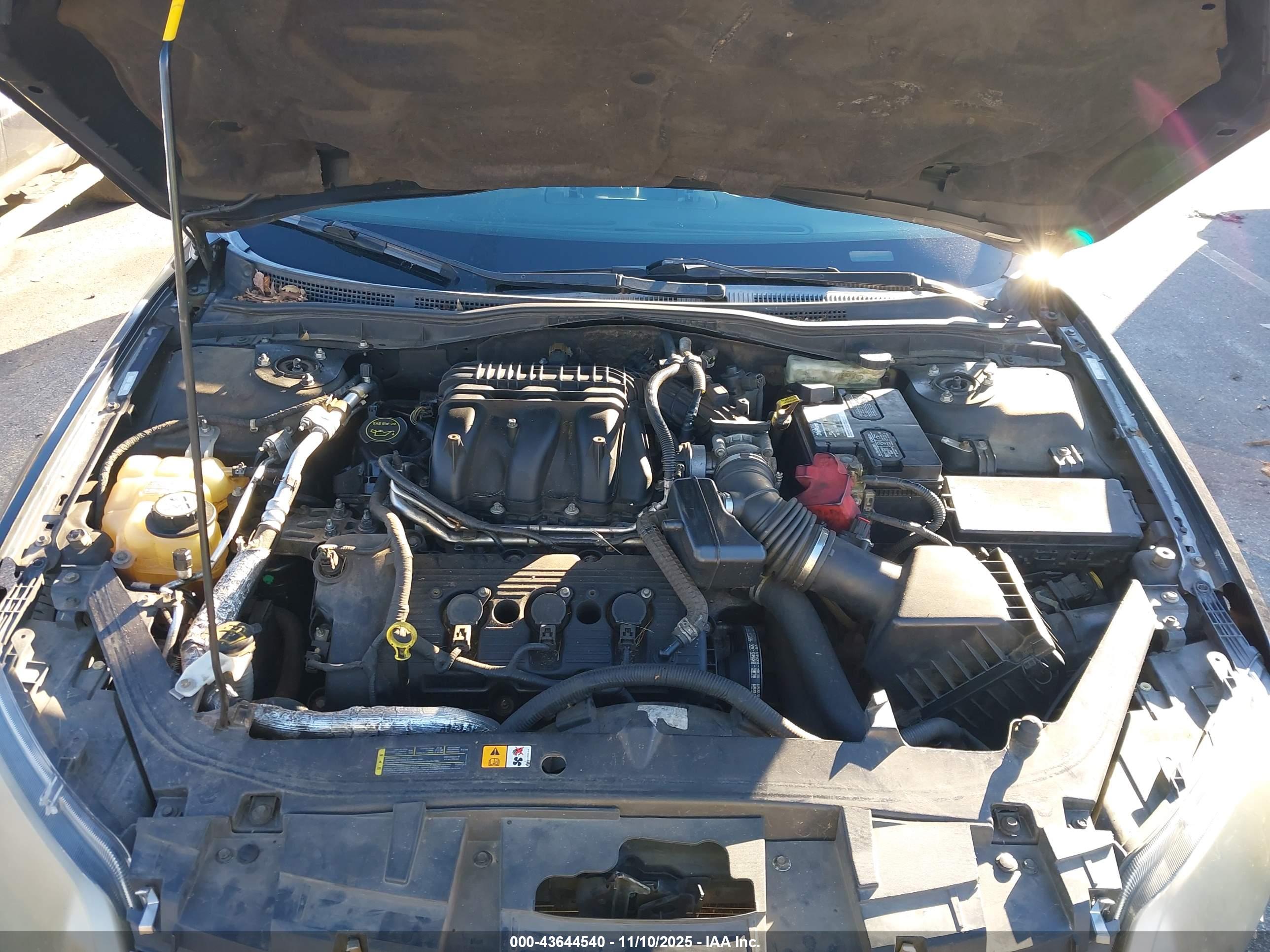 FORD FUSION image 10