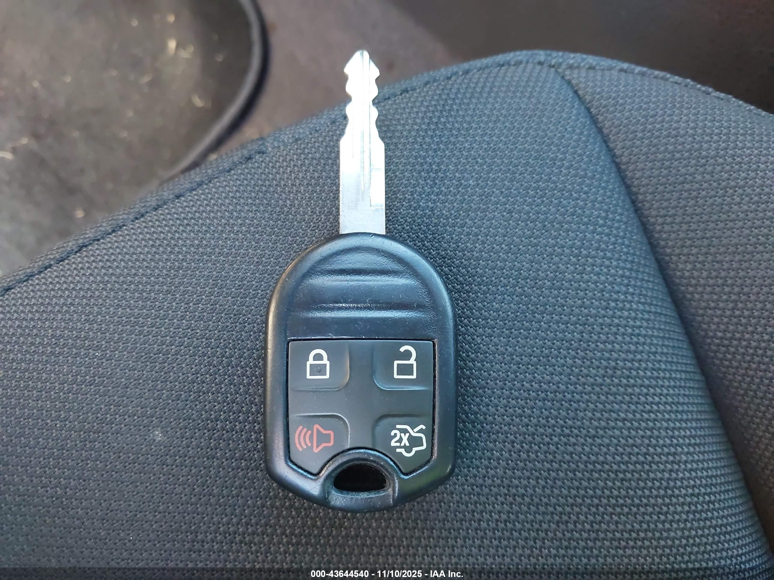 FORD FUSION image 11