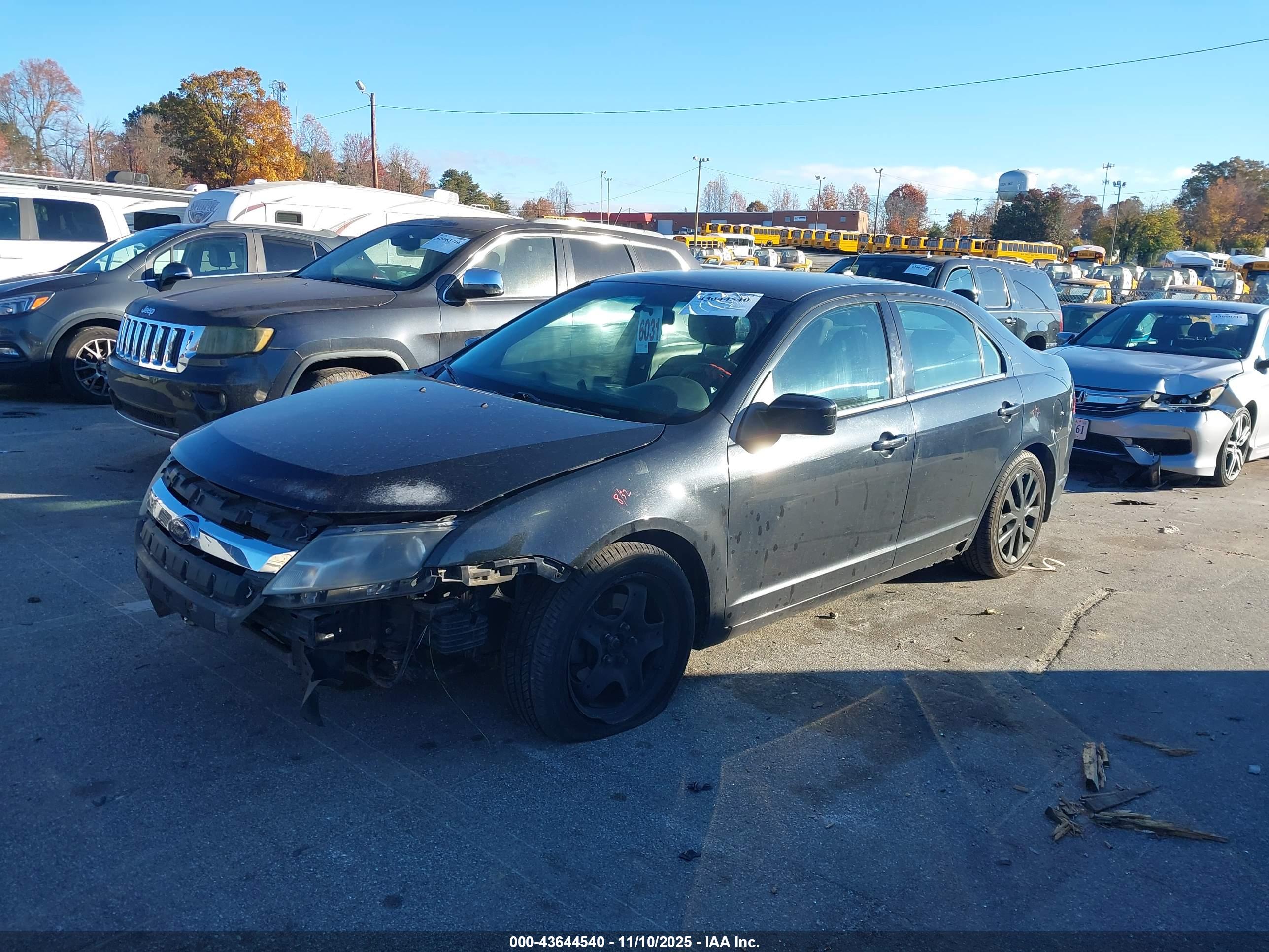 FORD FUSION image 2