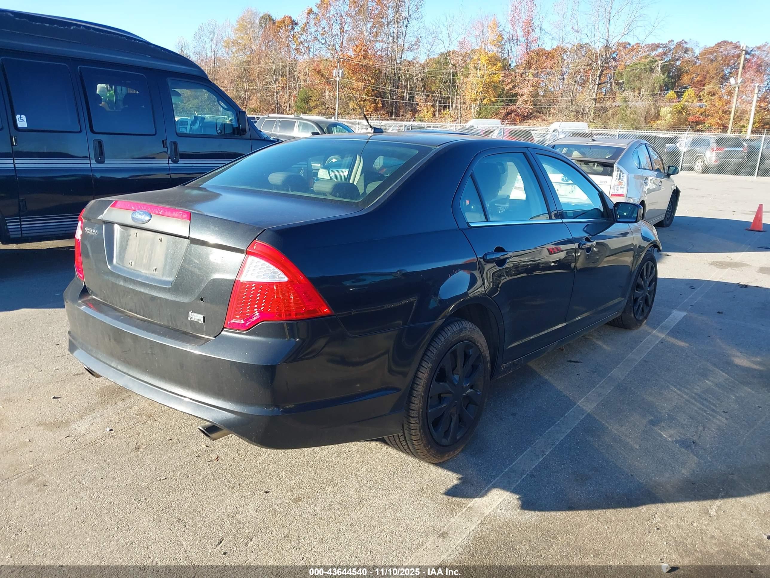 FORD FUSION image 4
