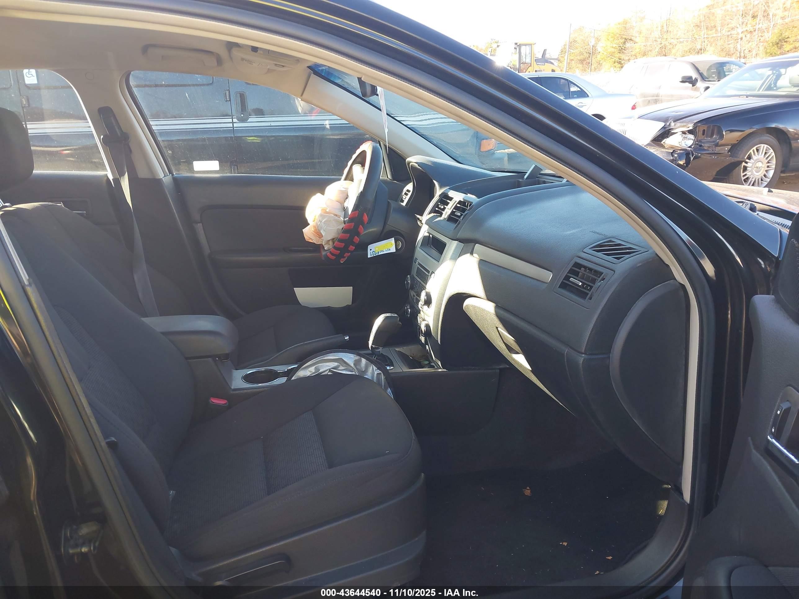 FORD FUSION image 5