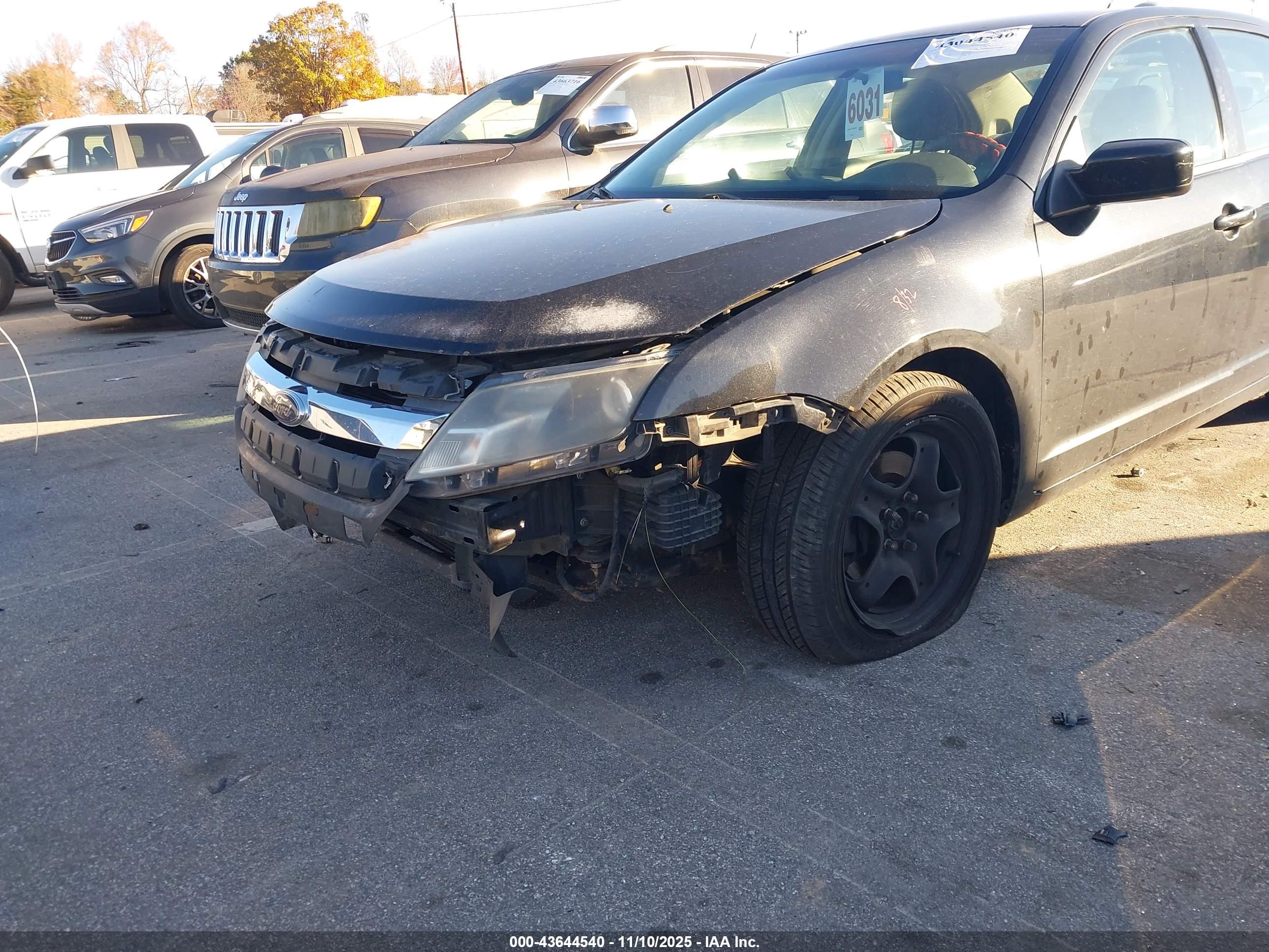 FORD FUSION image 6