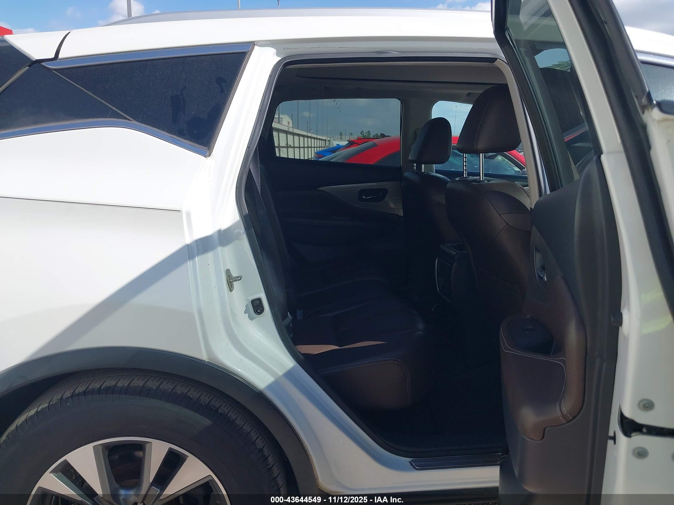 NISSAN MURANO image 8