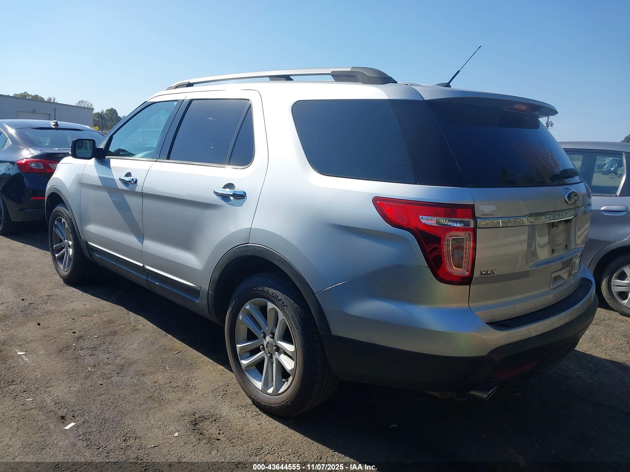 FORD EXPLORER image 3