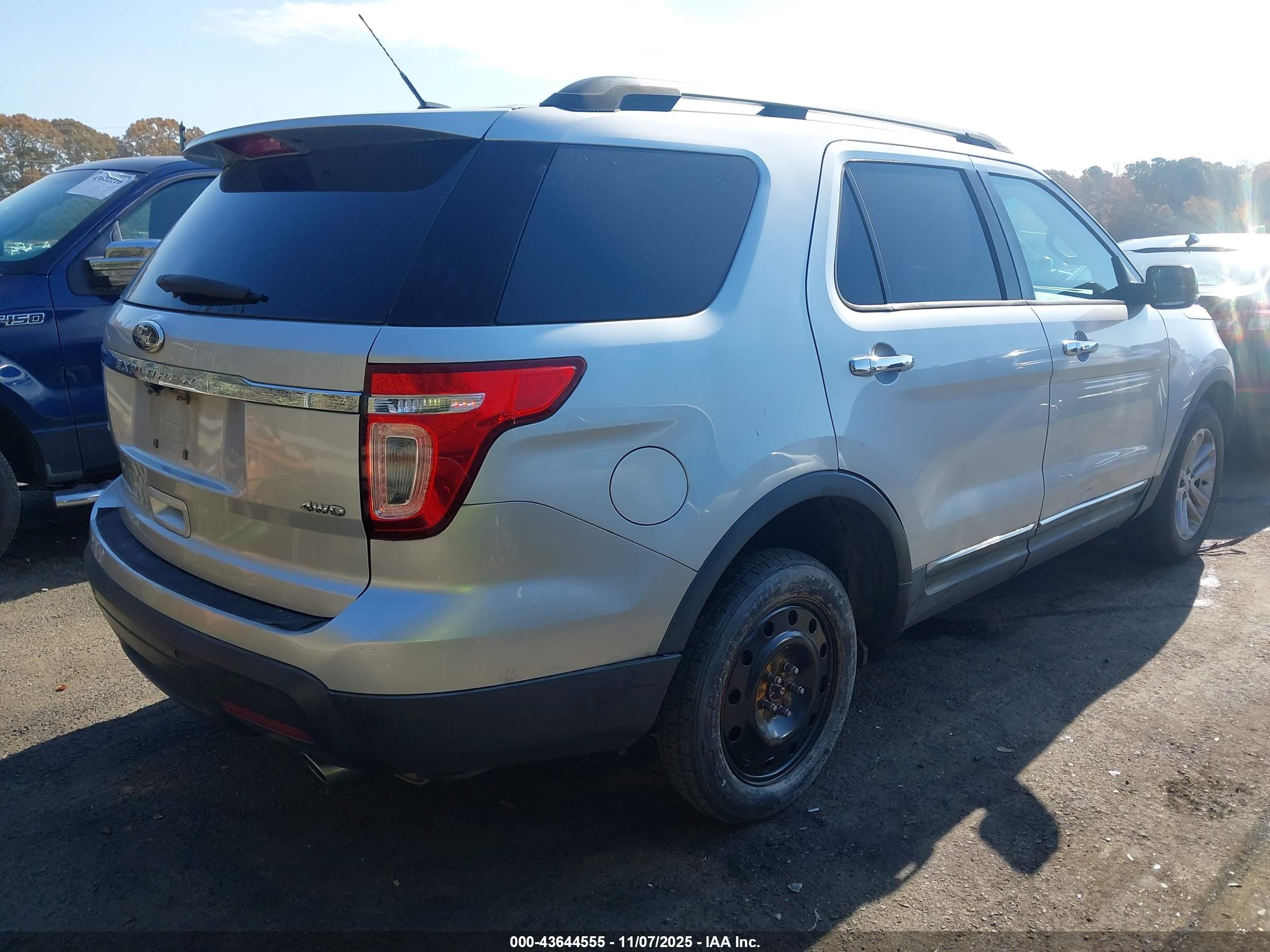 FORD EXPLORER image 4