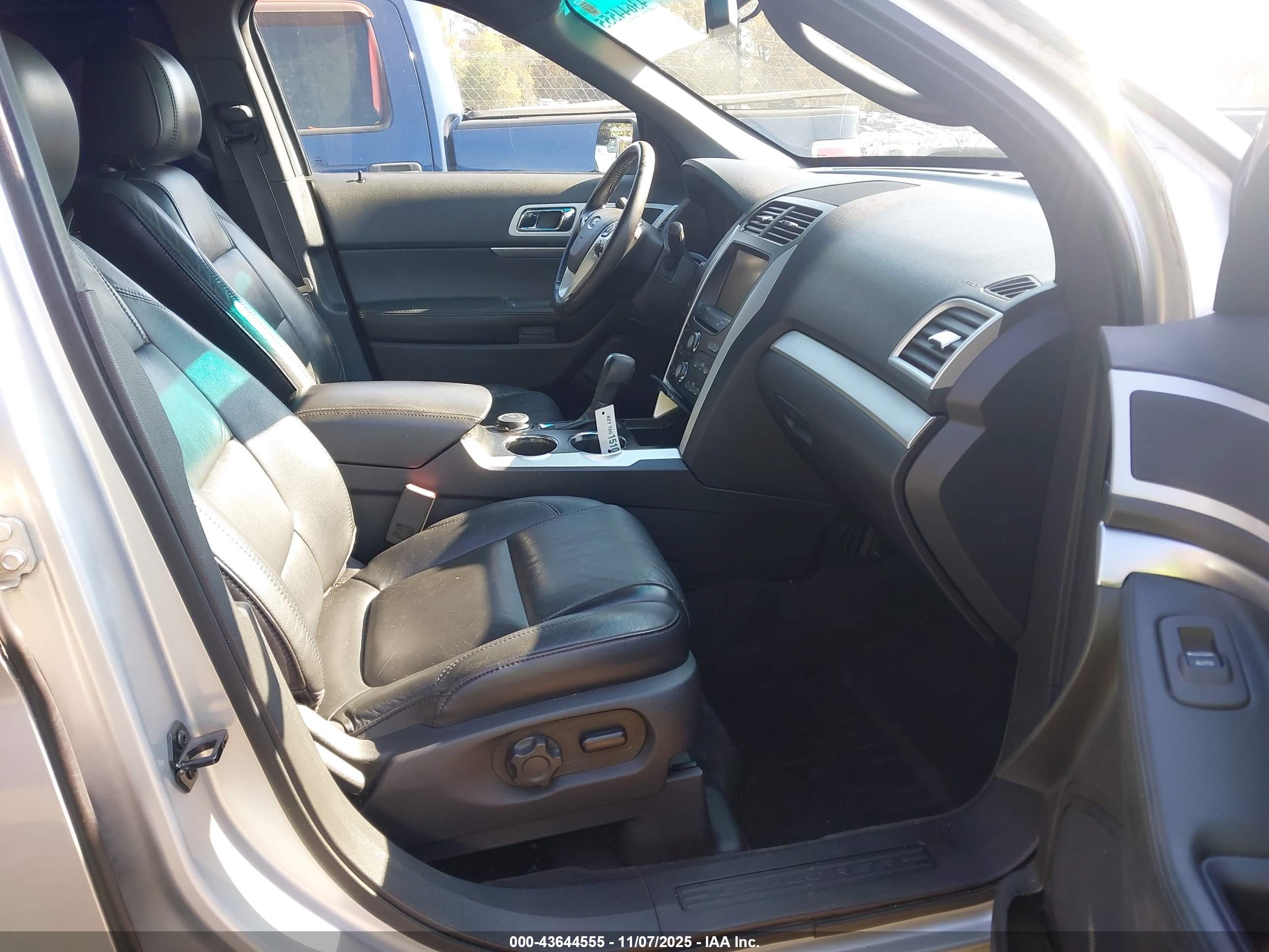 FORD EXPLORER image 5
