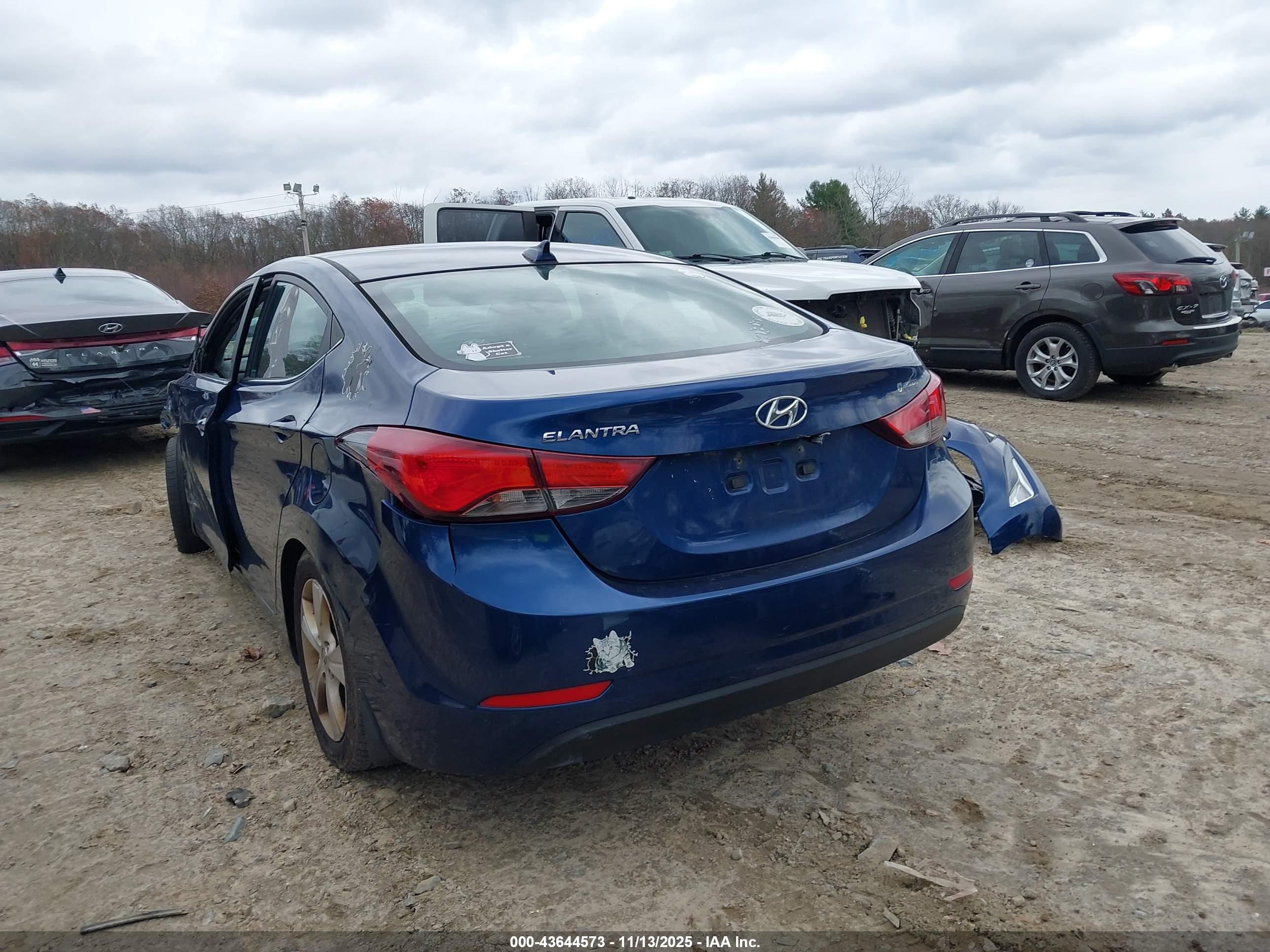 HYUNDAI ELANTRA image 3