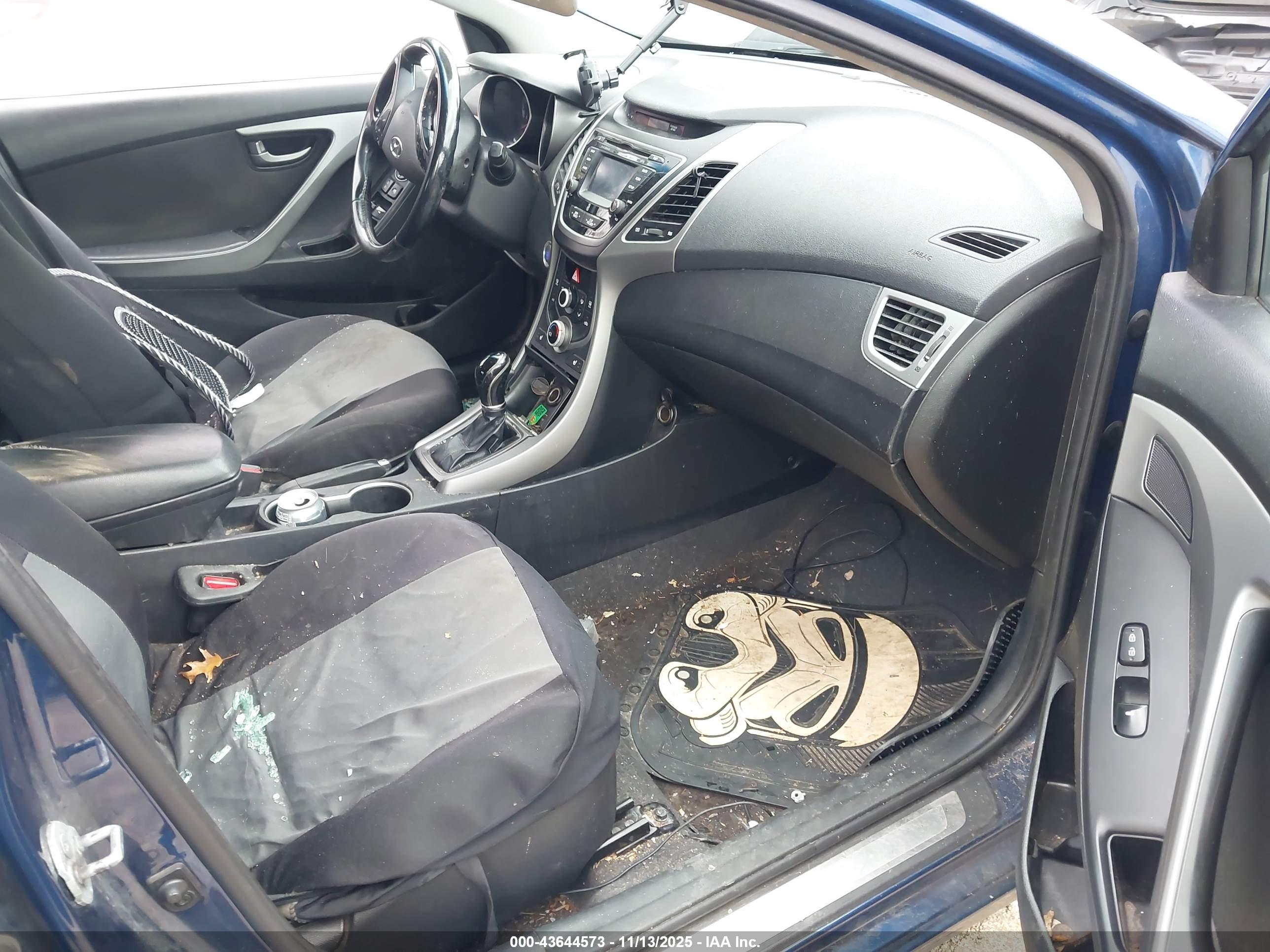 HYUNDAI ELANTRA image 5