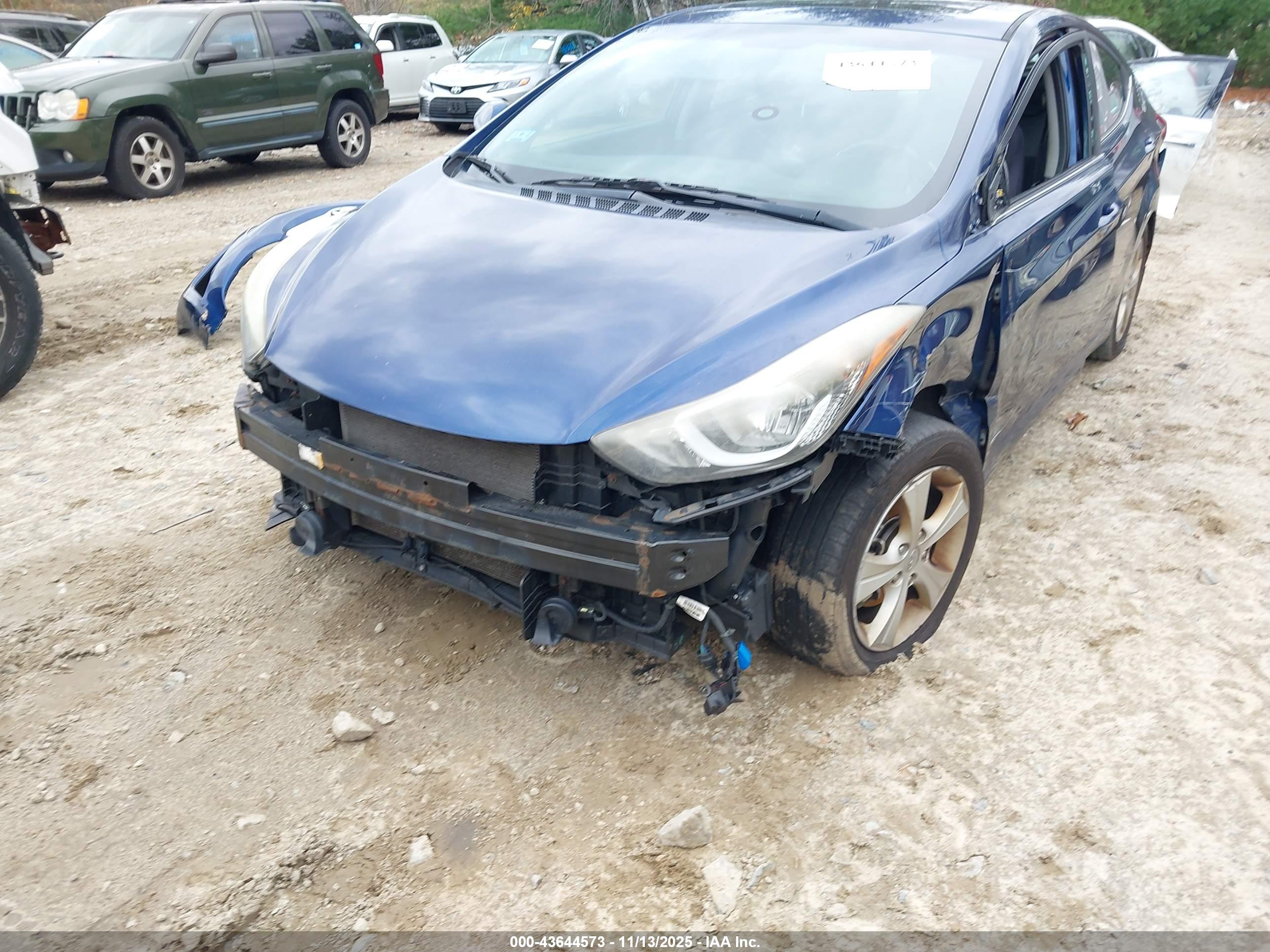 HYUNDAI ELANTRA image 6