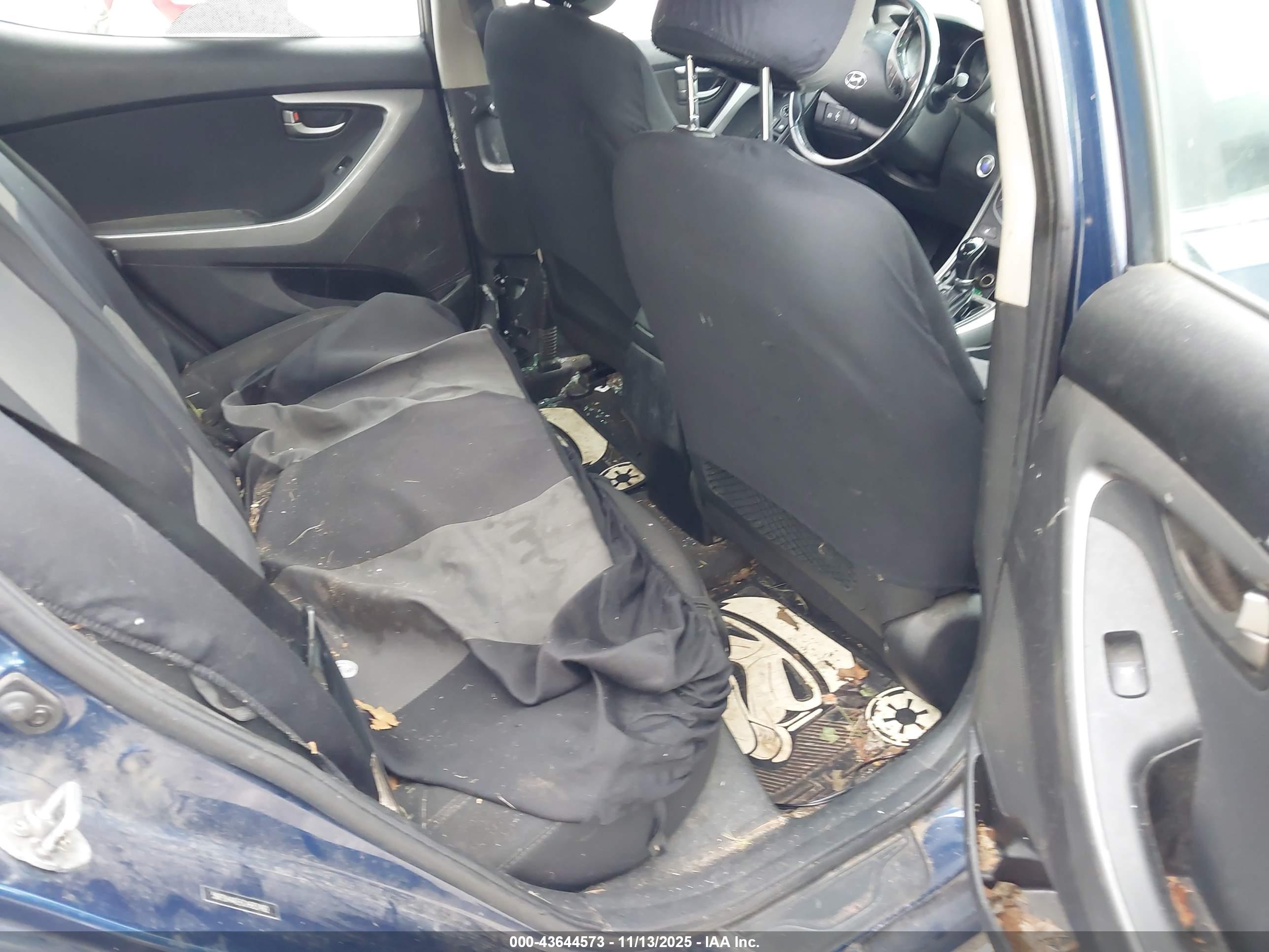 HYUNDAI ELANTRA image 8