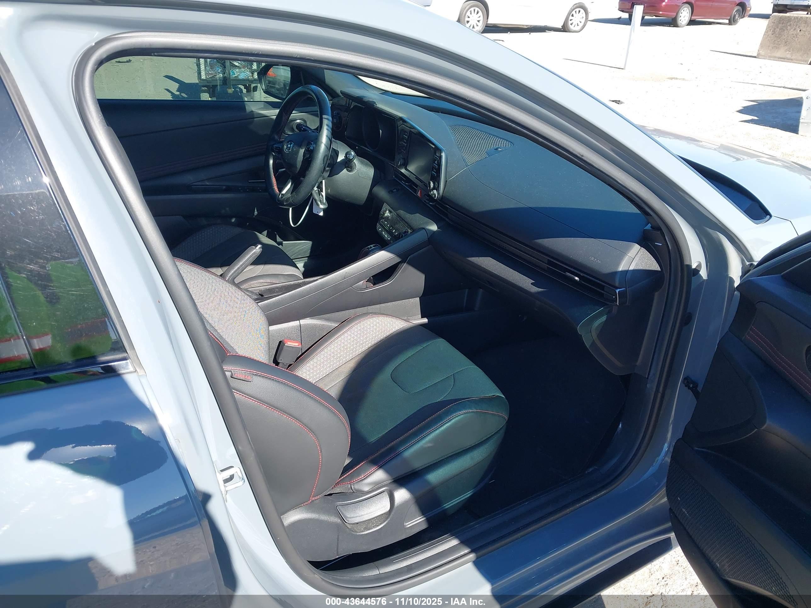 HYUNDAI ELANTRA image 5