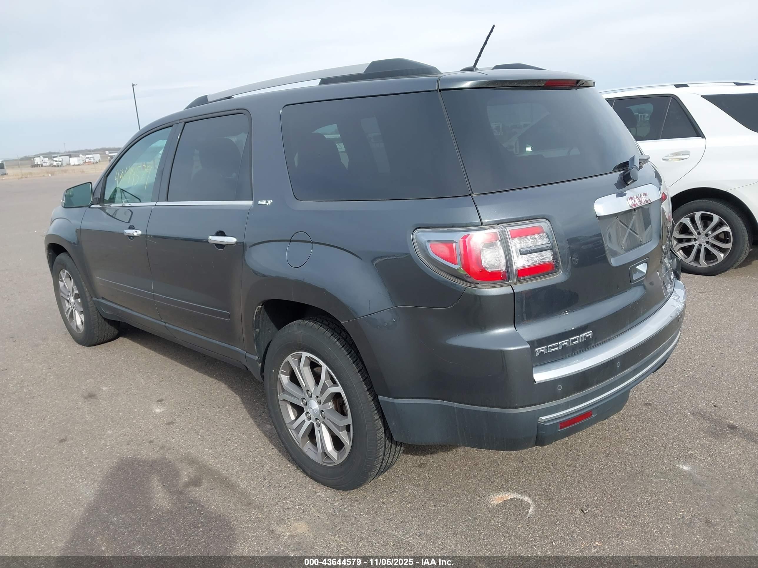 GMC ACADIA image 3