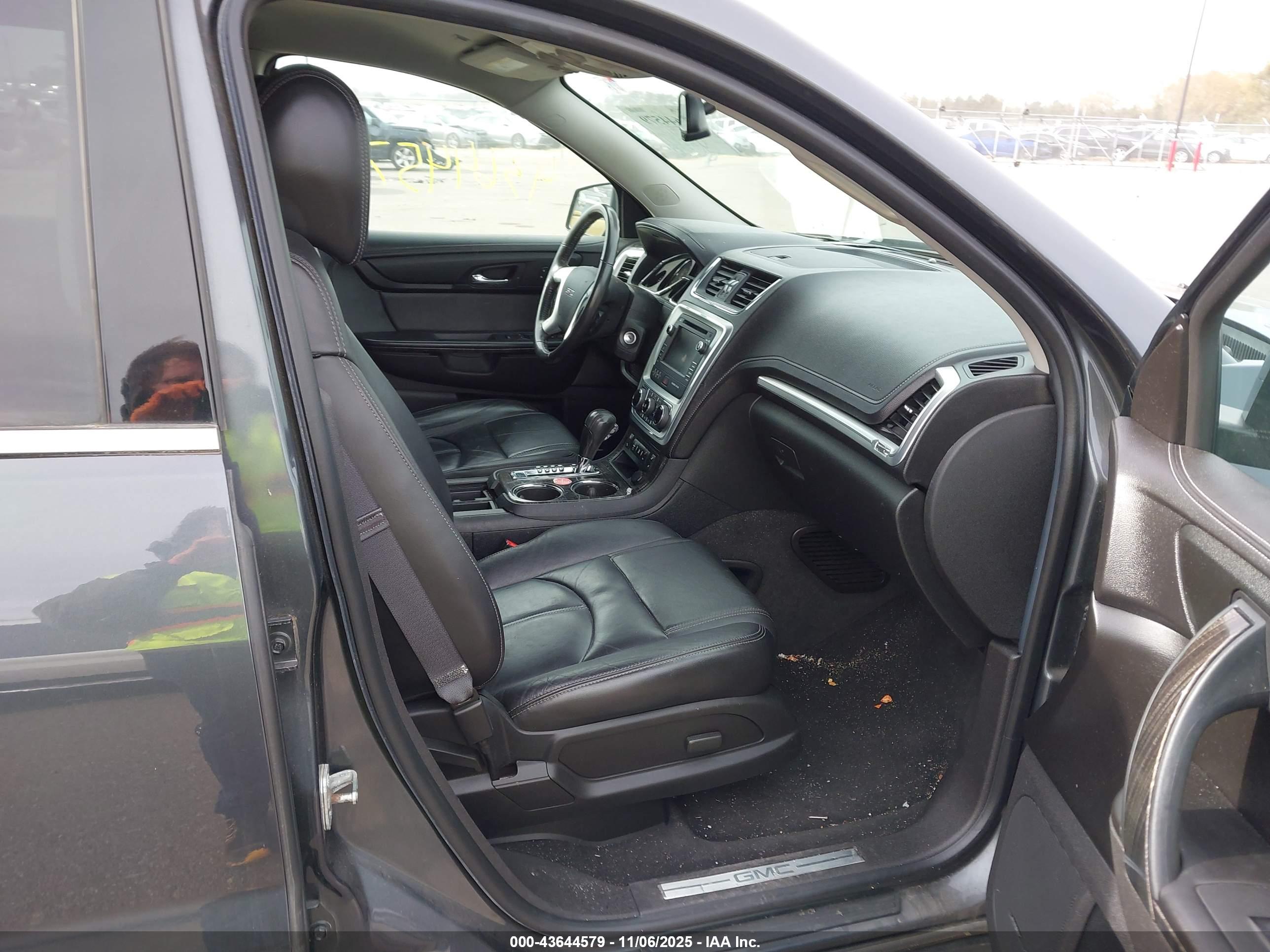 GMC ACADIA image 5