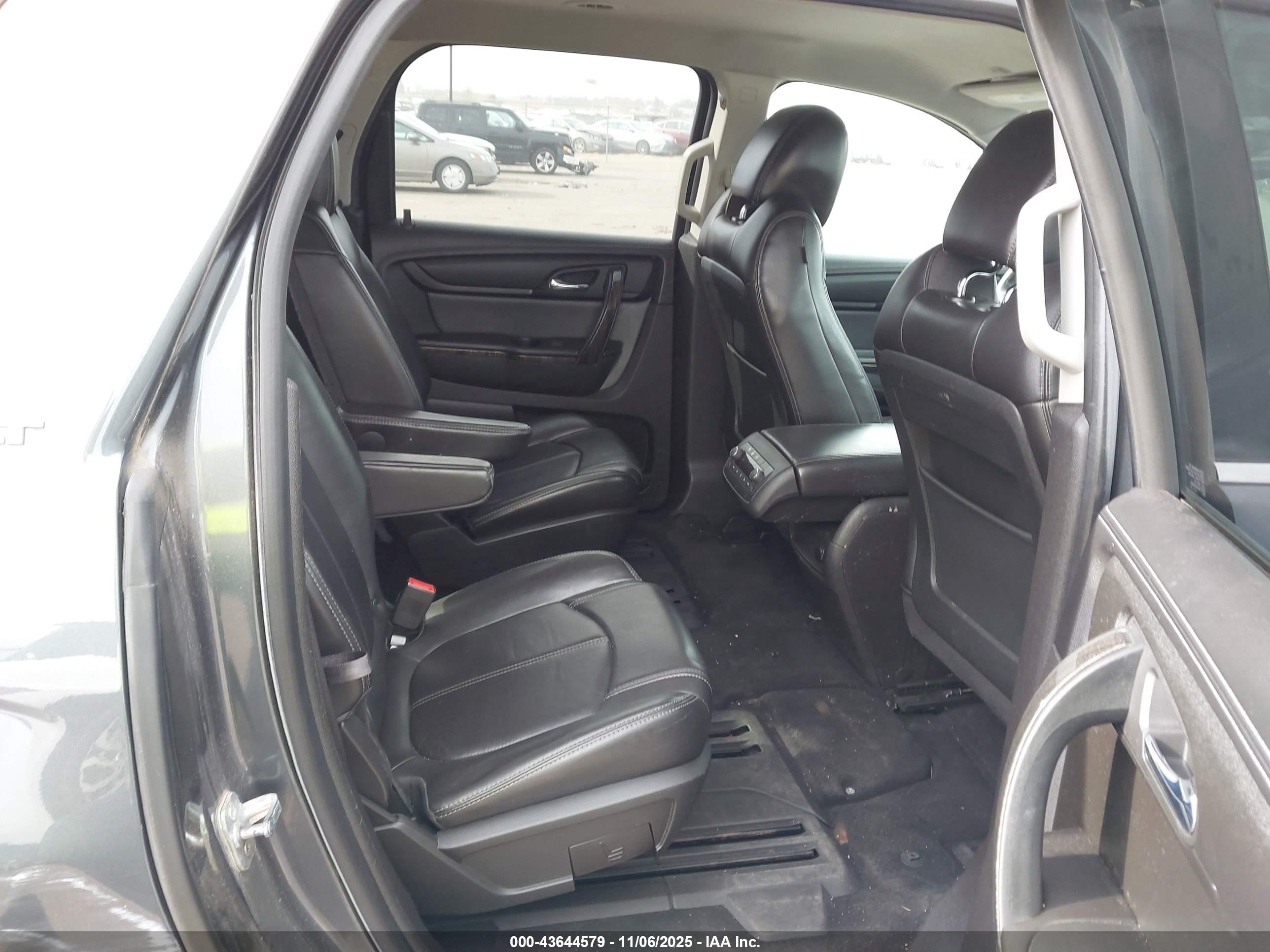 GMC ACADIA image 8