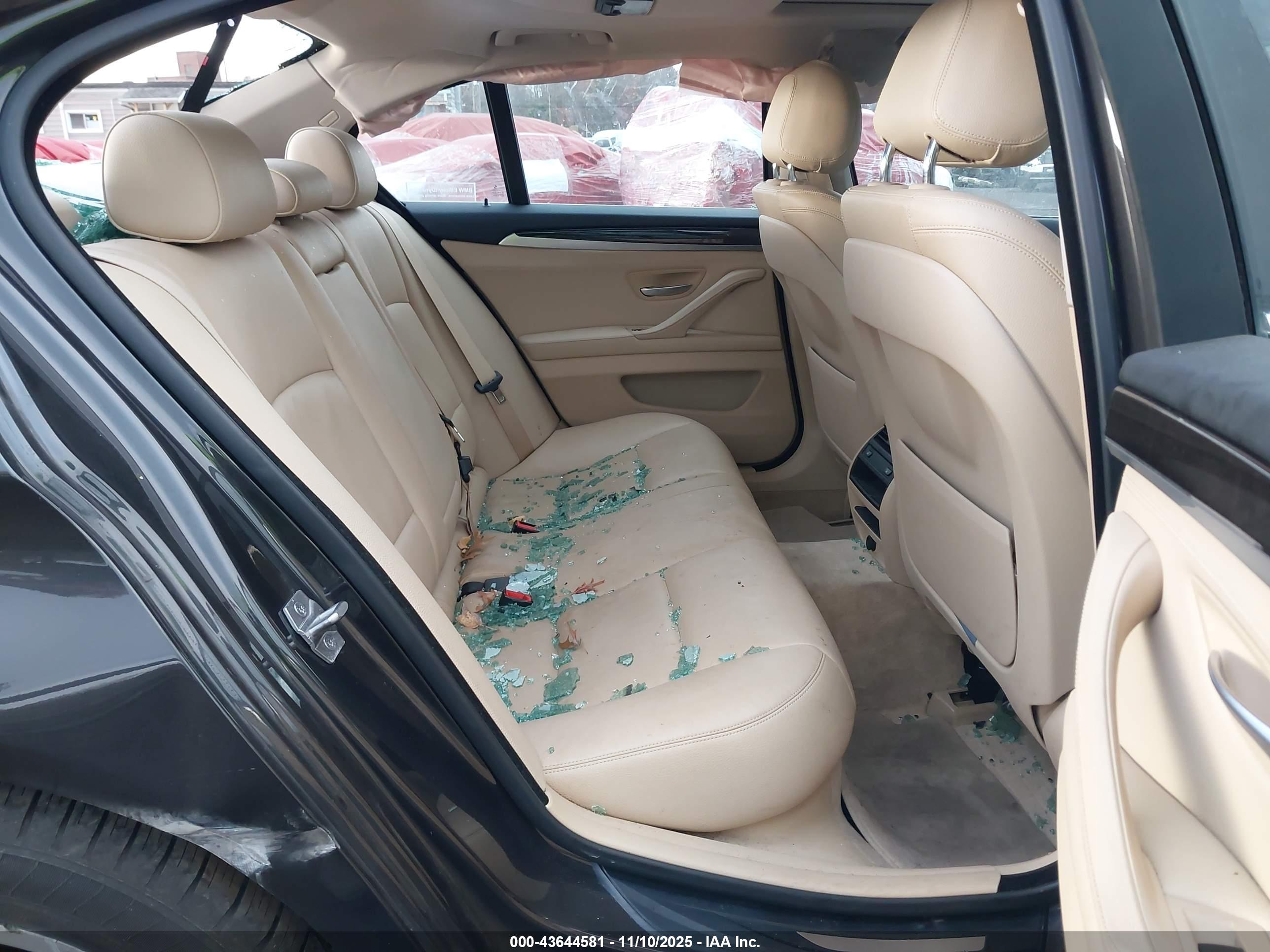 BMW 528I image 8