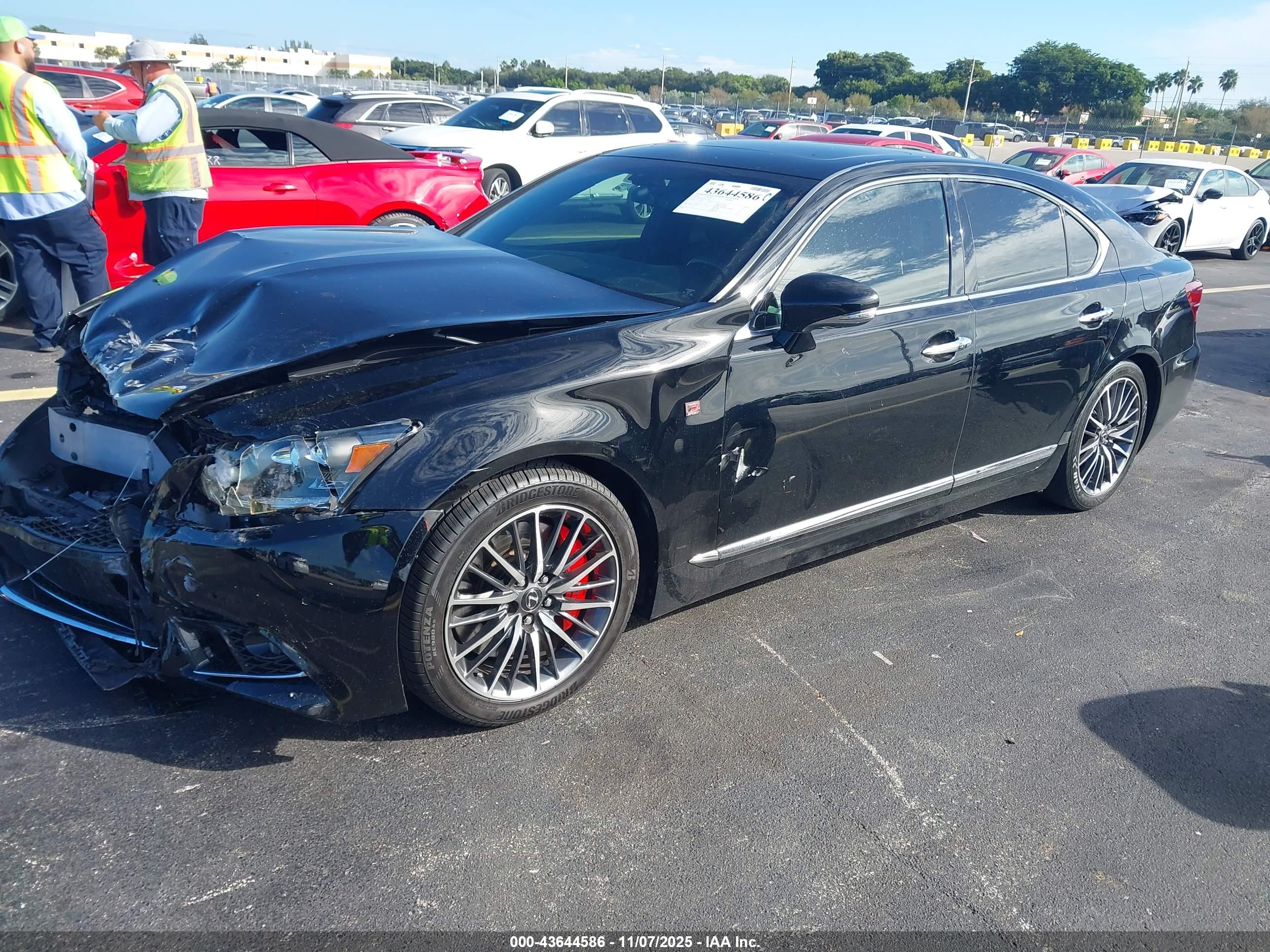 LEXUS LS image 2