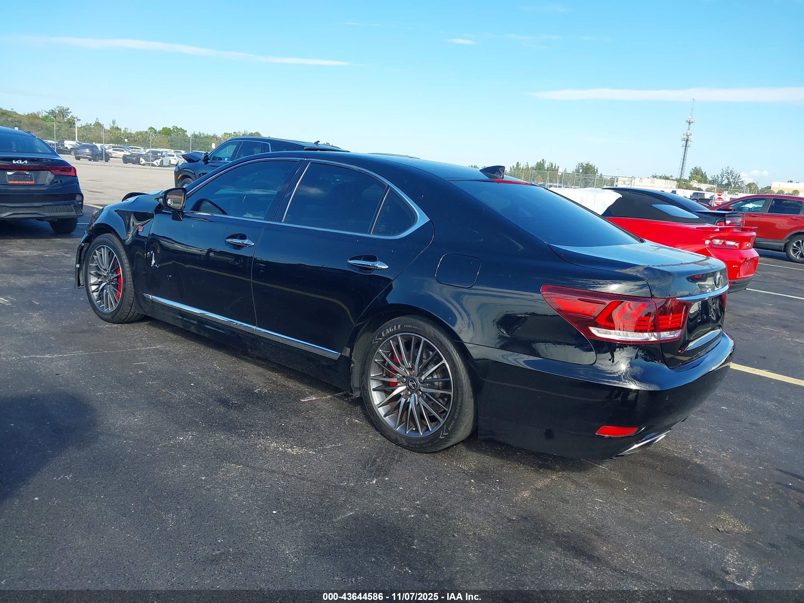 LEXUS LS image 3