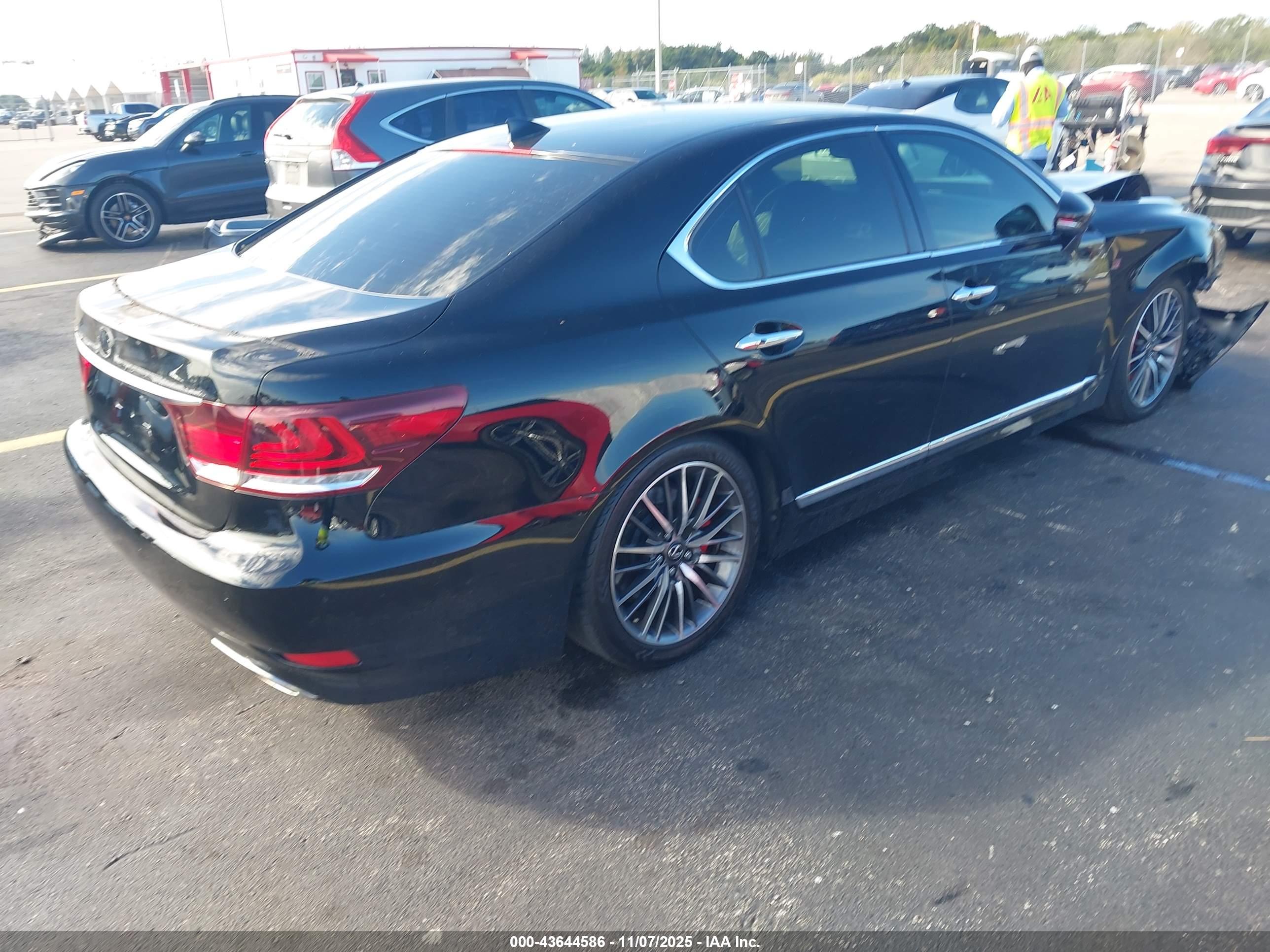 LEXUS LS image 4