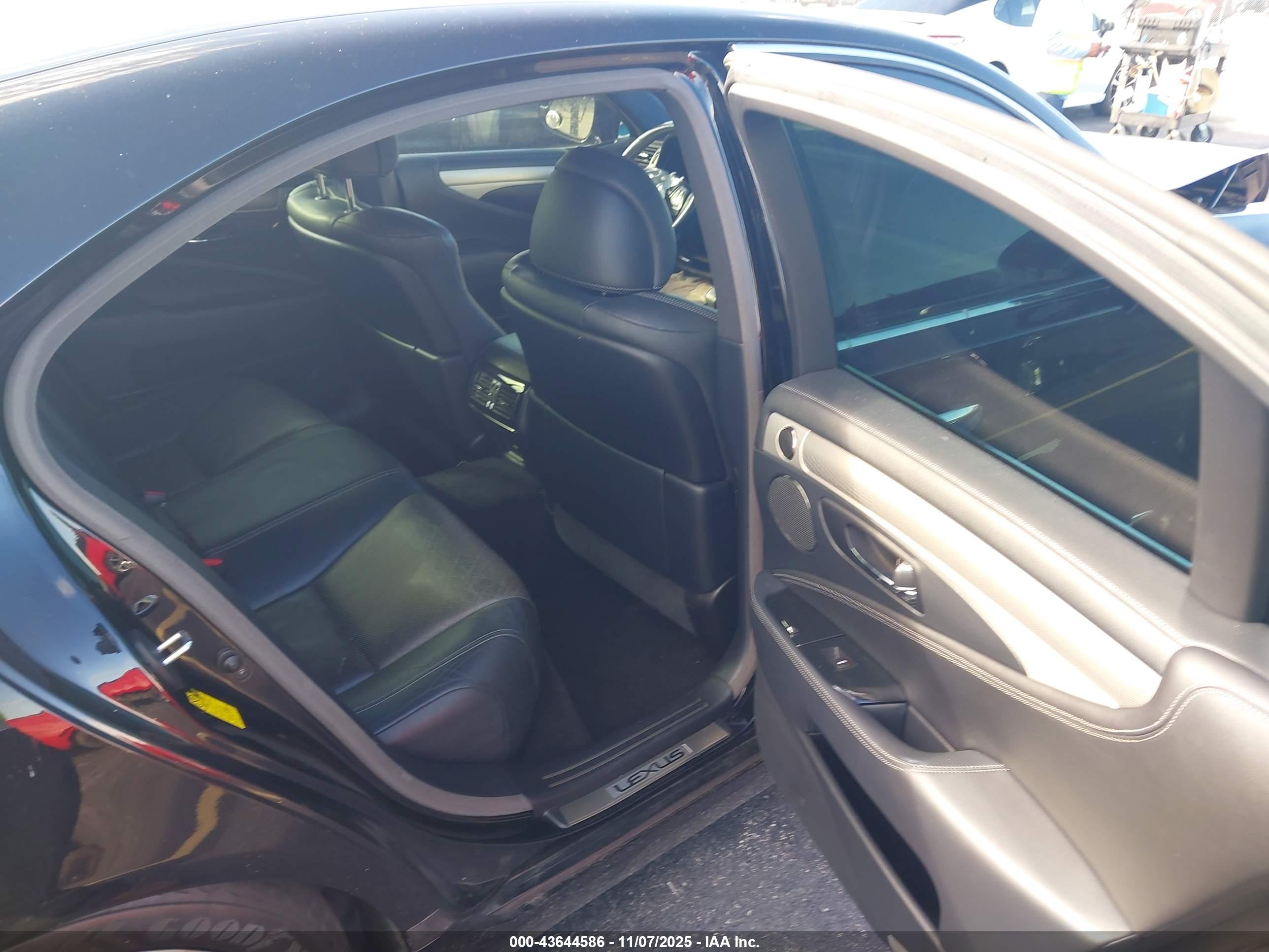 LEXUS LS image 8