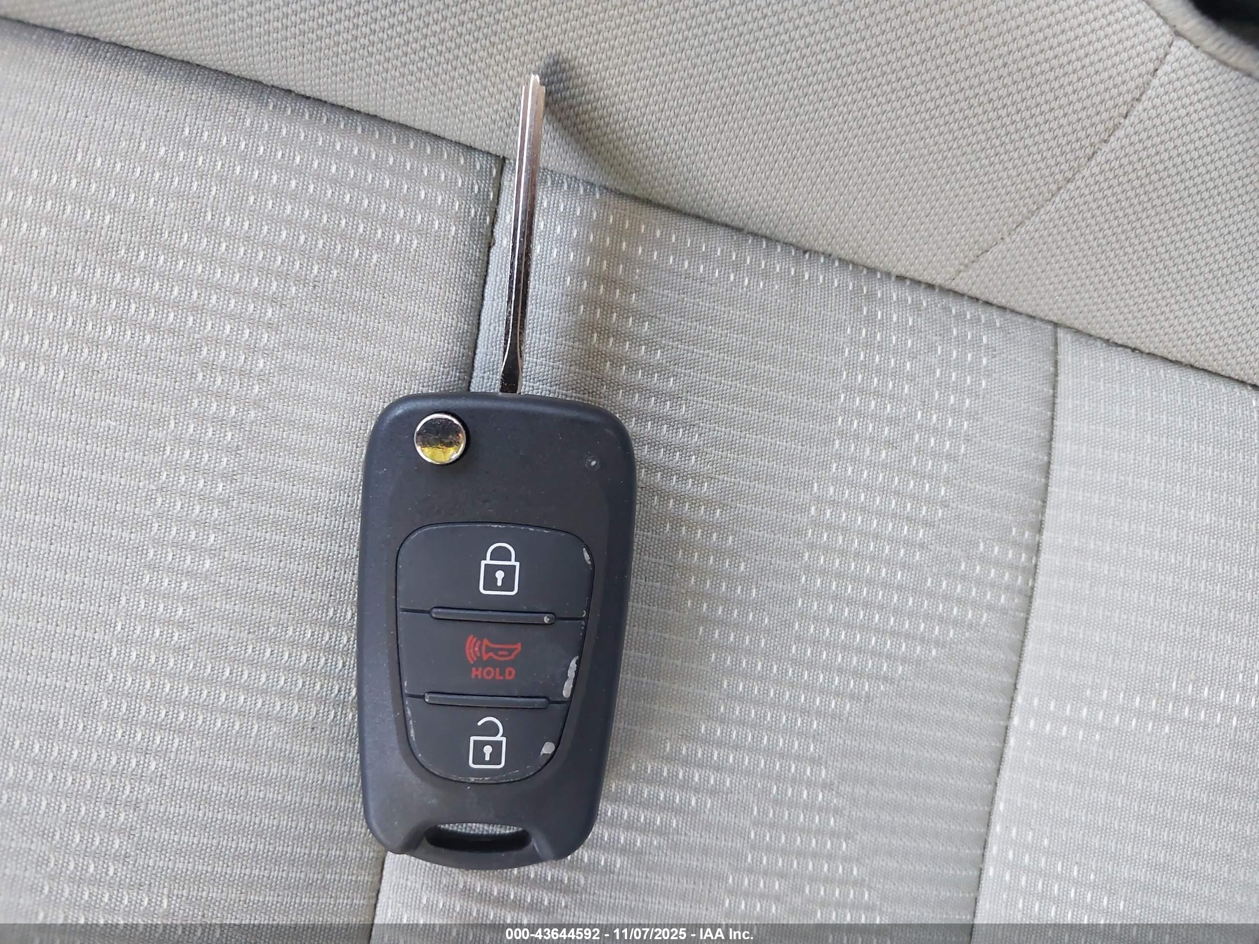 KIA RIO image 11
