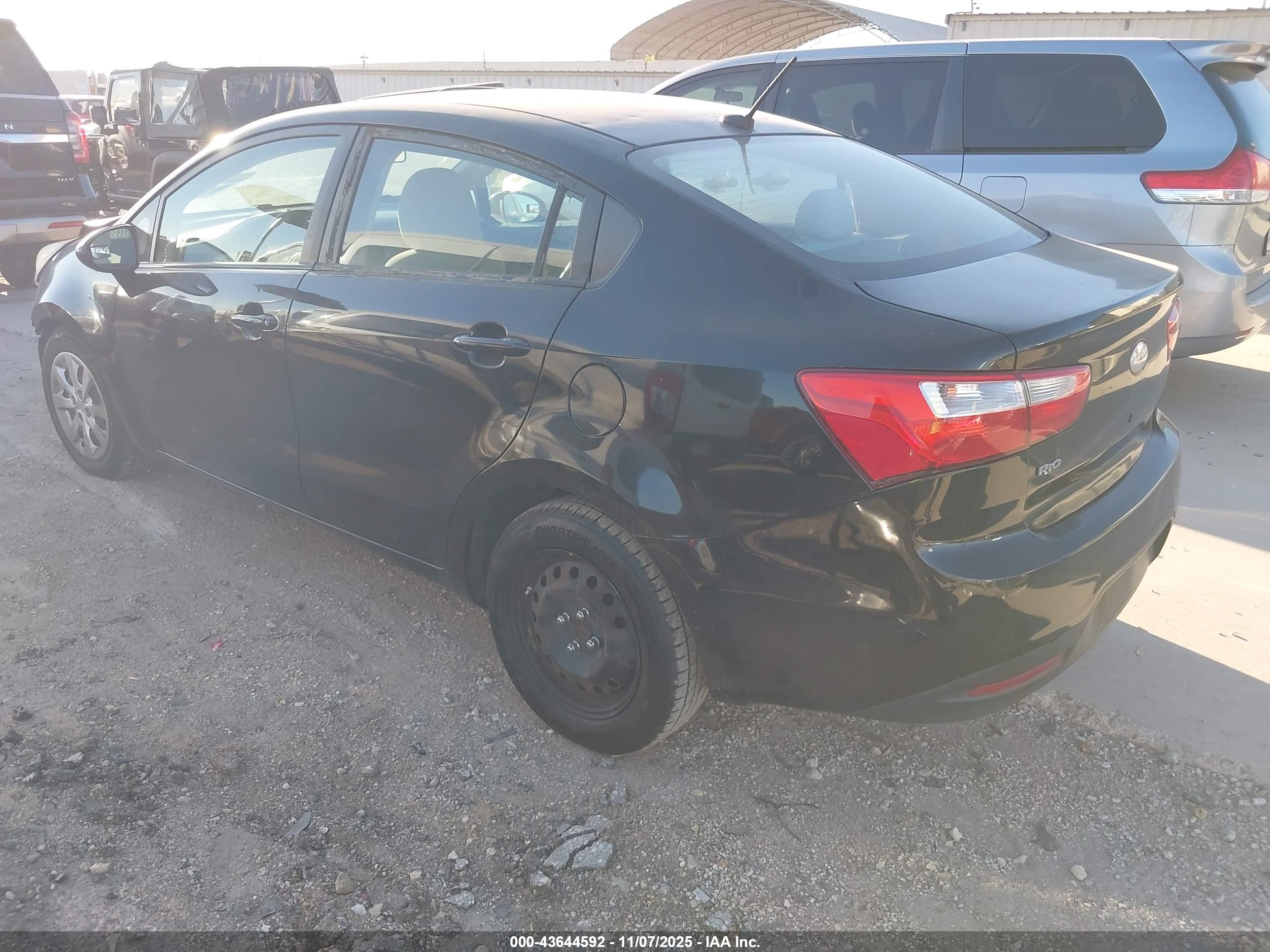KIA RIO image 3