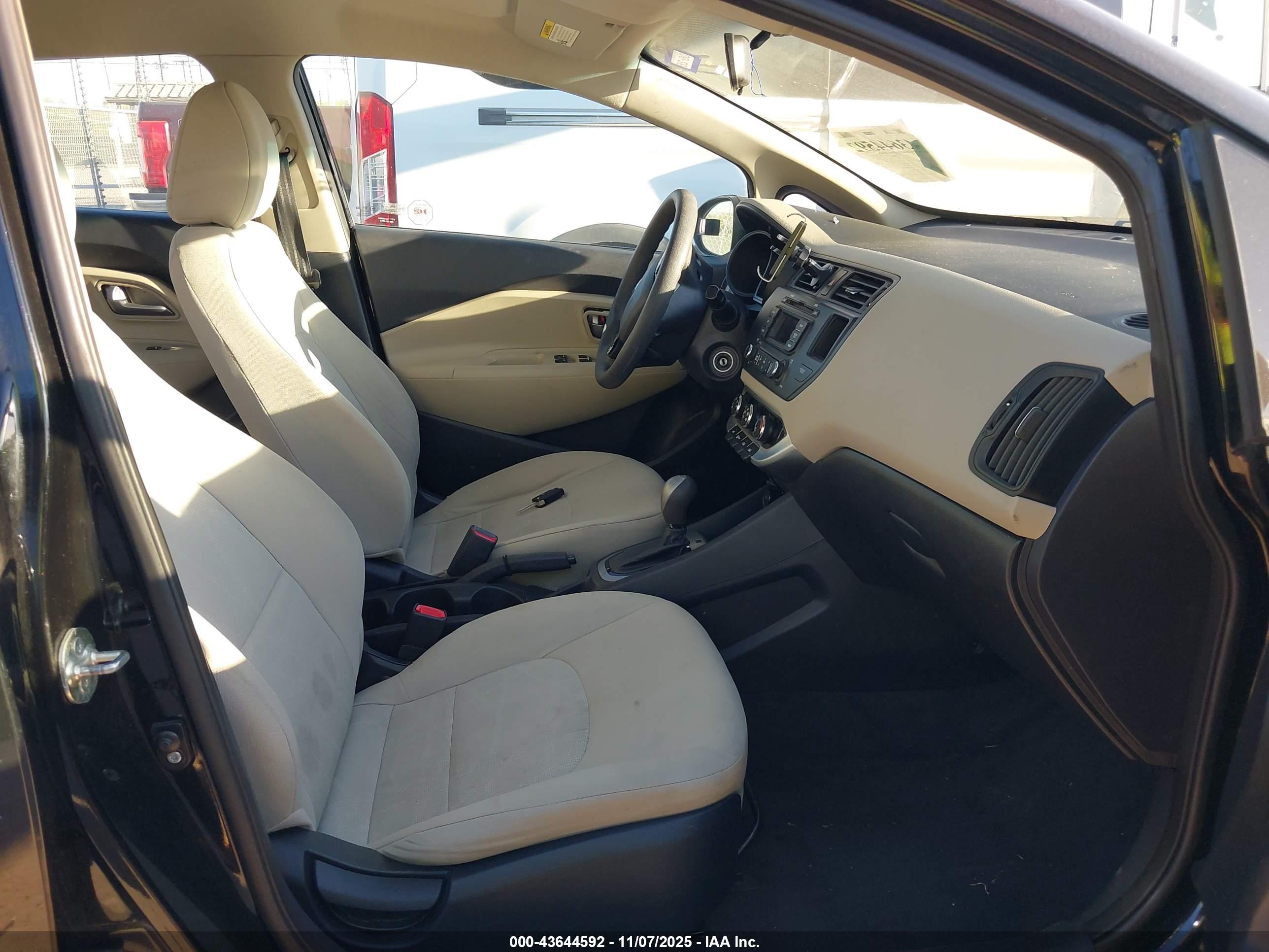 KIA RIO image 5