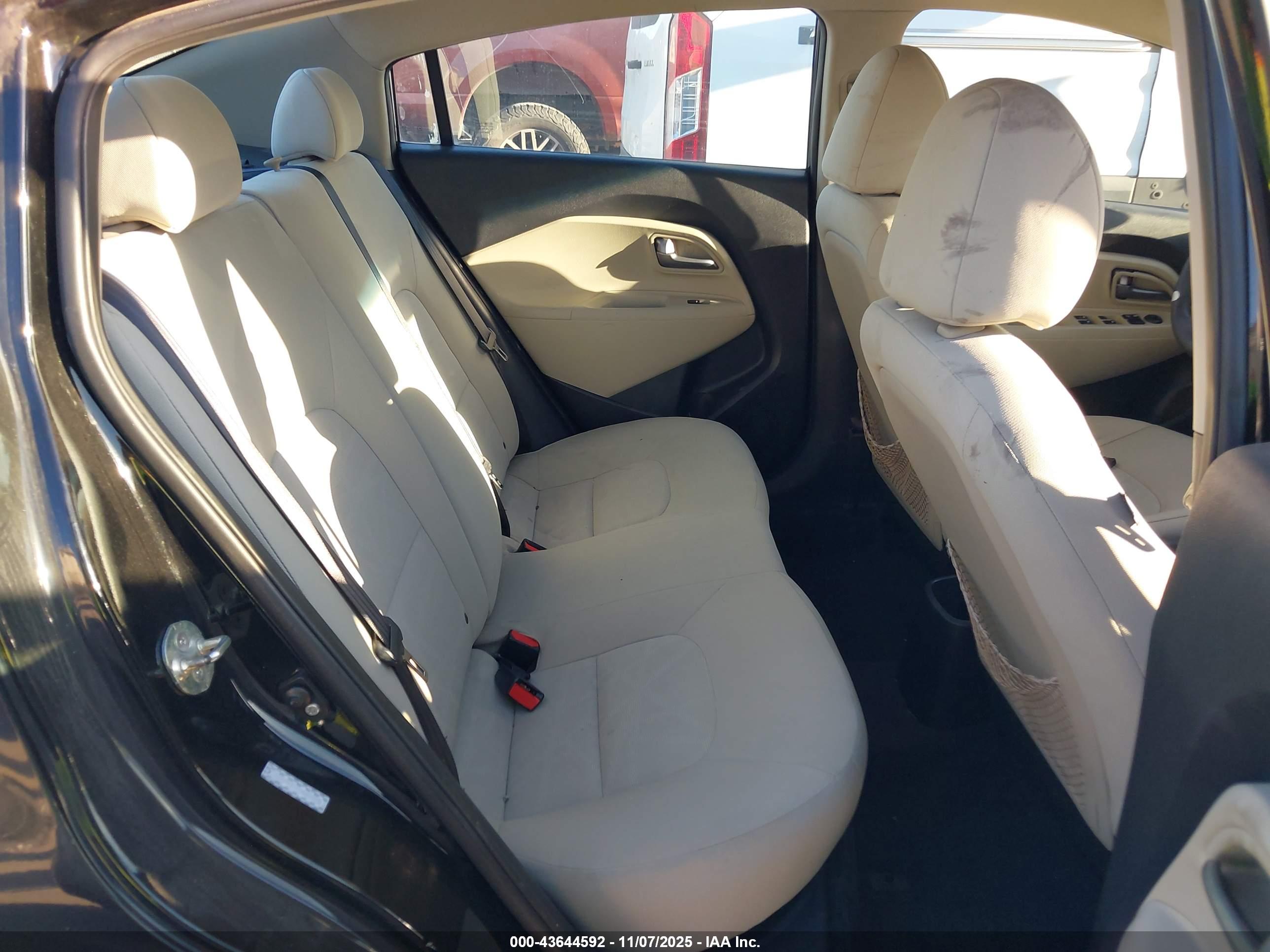 KIA RIO image 8
