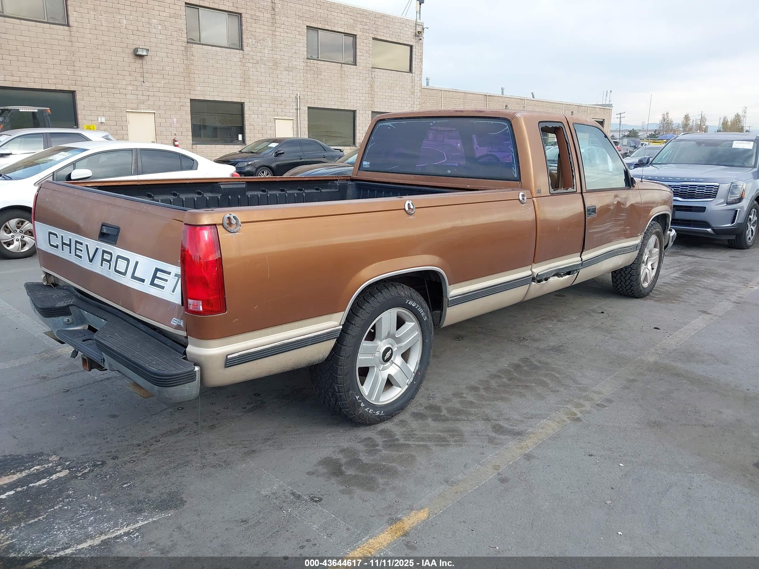 CHEVROLET GMT-400 image 4