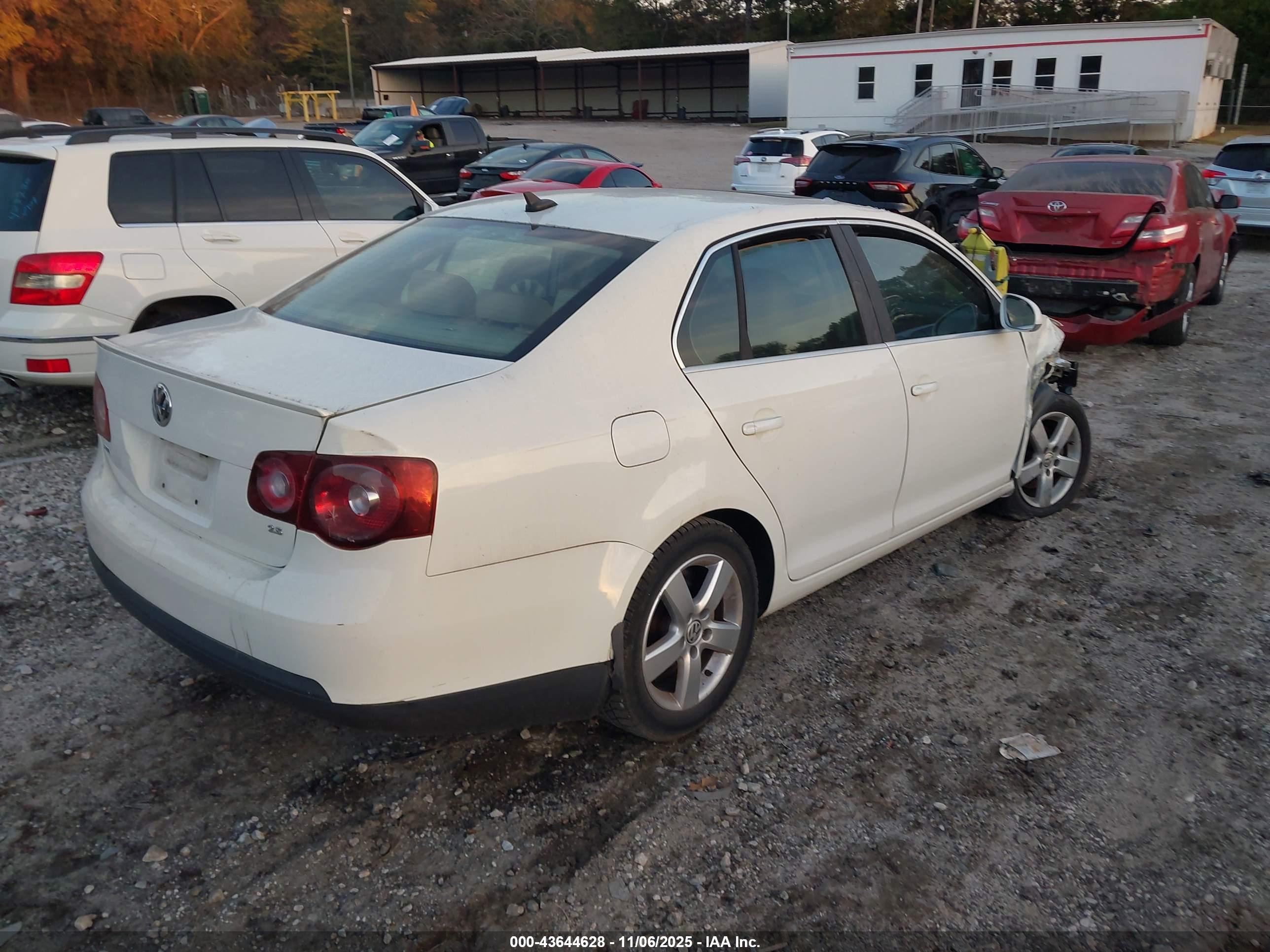 VOLKSWAGEN JETTA image 4