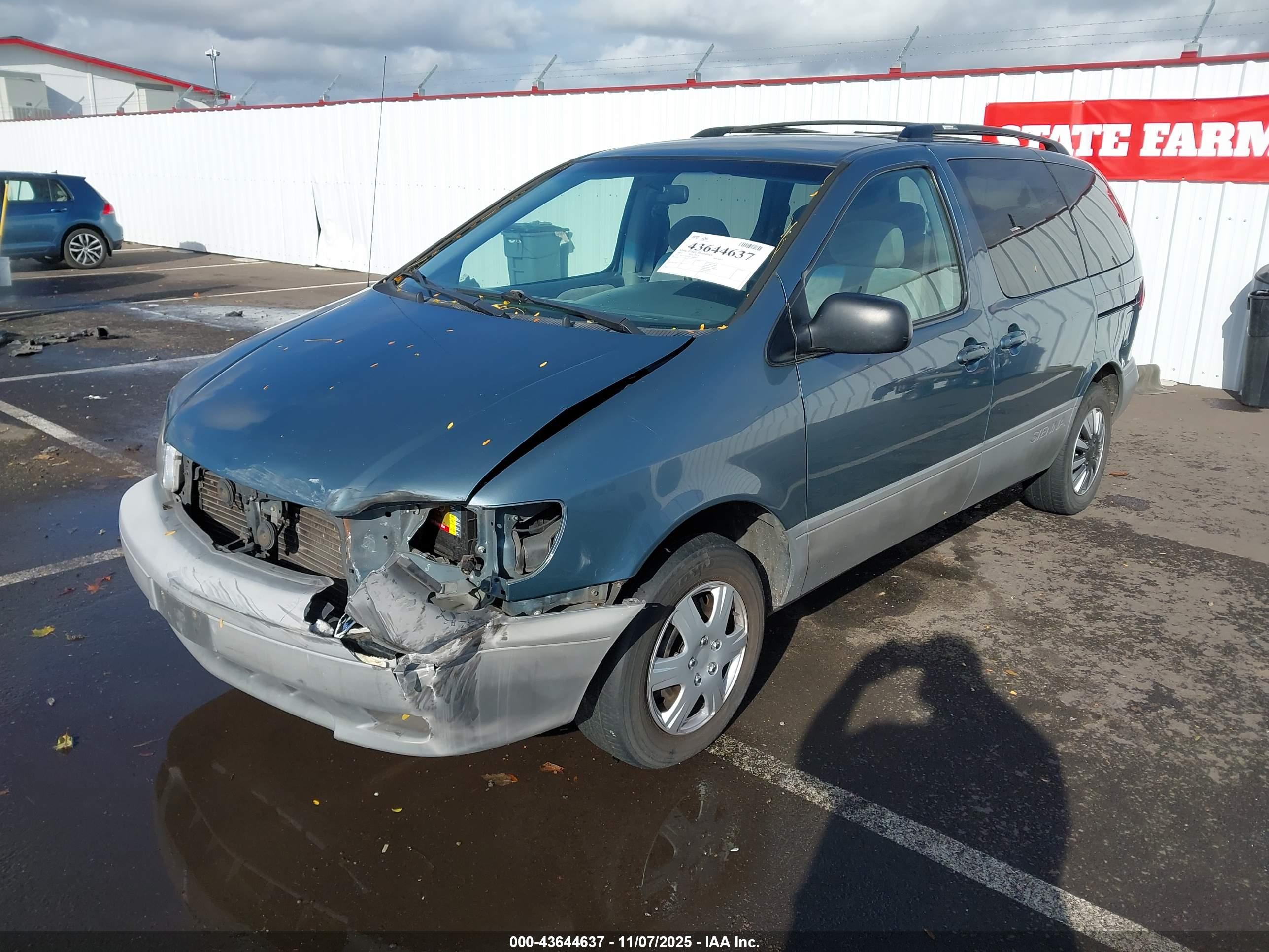 TOYOTA SIENNA image 2